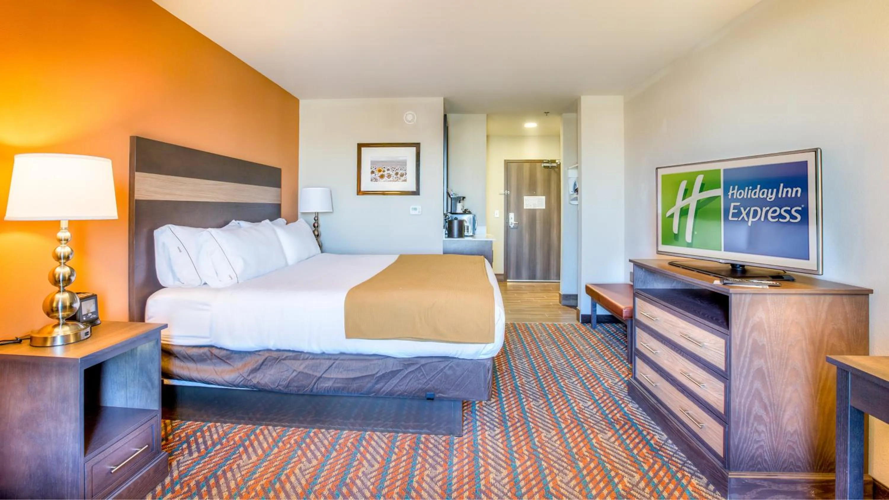 Photo of the whole room, Bed in Holiday Inn Express Wichita South by IHG