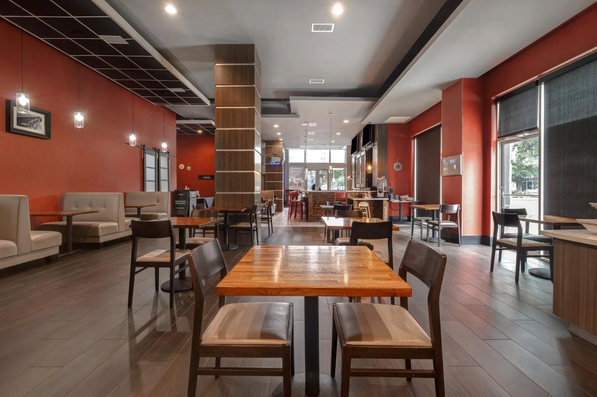 Restaurant/places to eat in Holiday Inn Houston Downtown by IHG