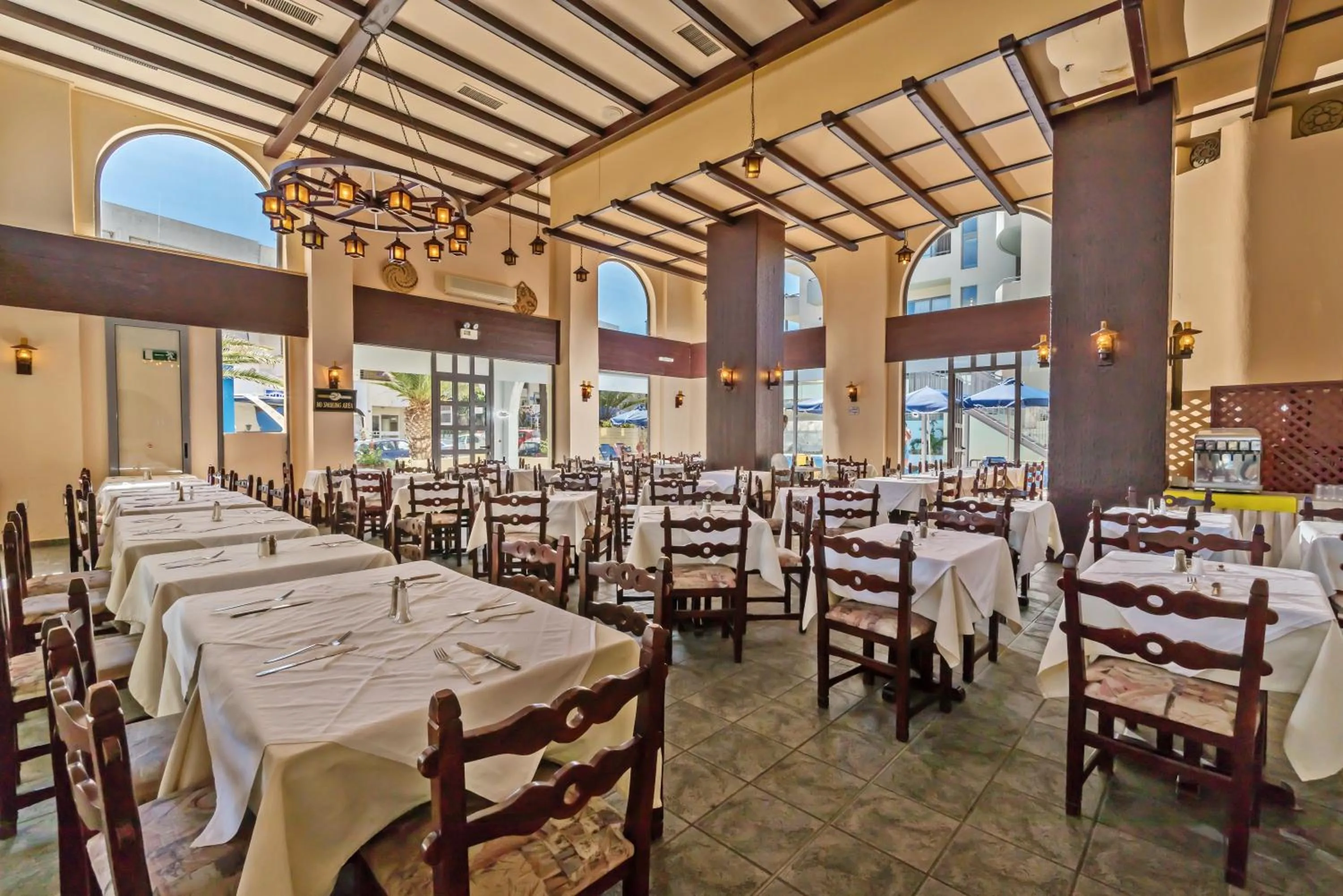 Restaurant/places to eat in Lefkoniko Beach & Bay