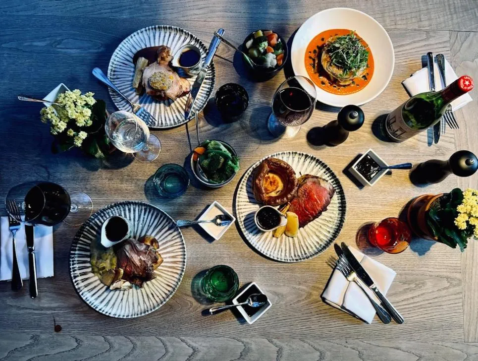 Food and drinks in The Broadway Hotel