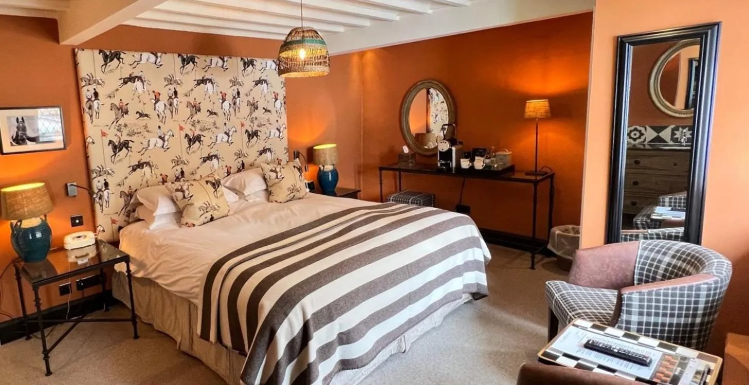 Bedroom, Bed in The Broadway Hotel