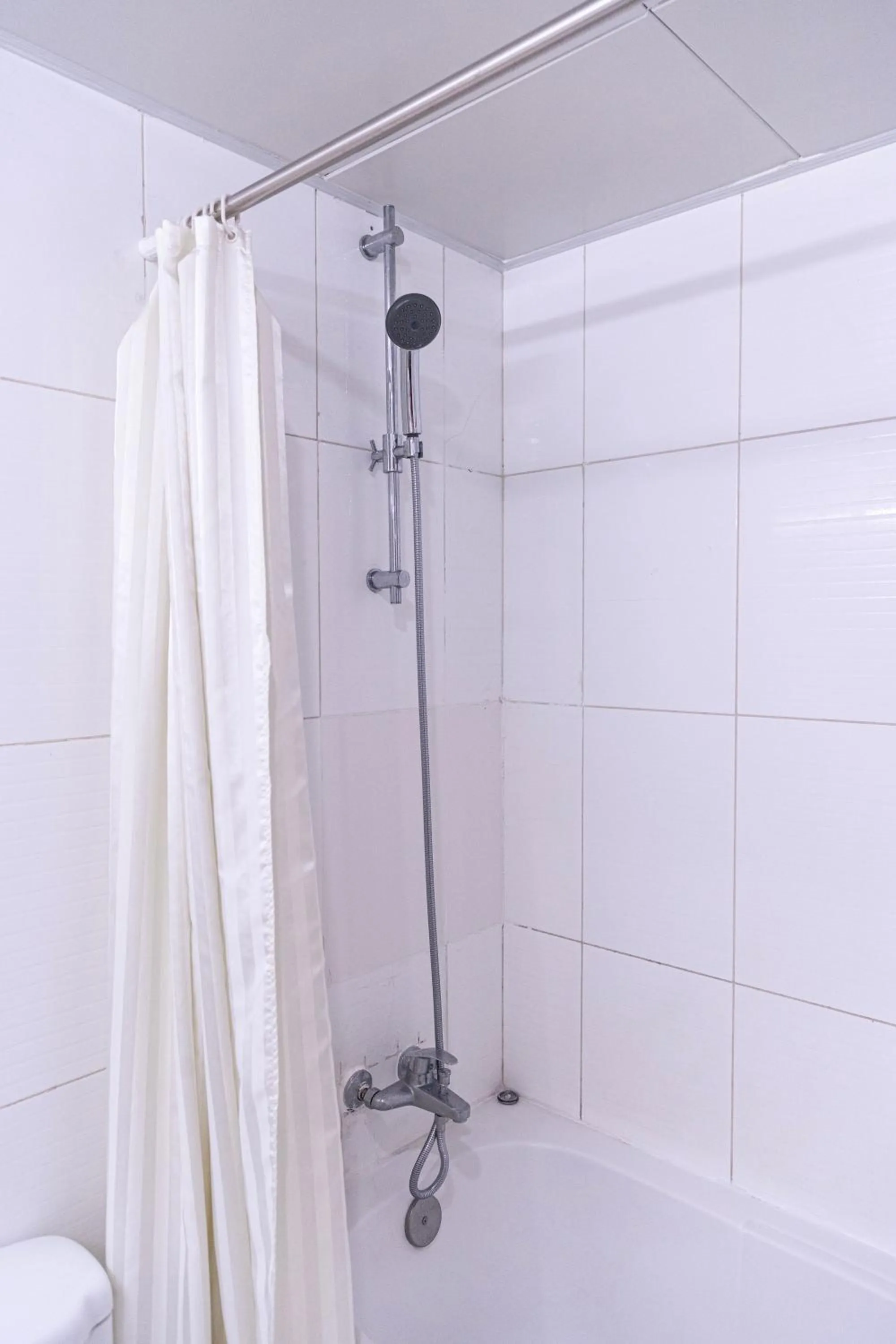 Shower in Dreamliner Hotel