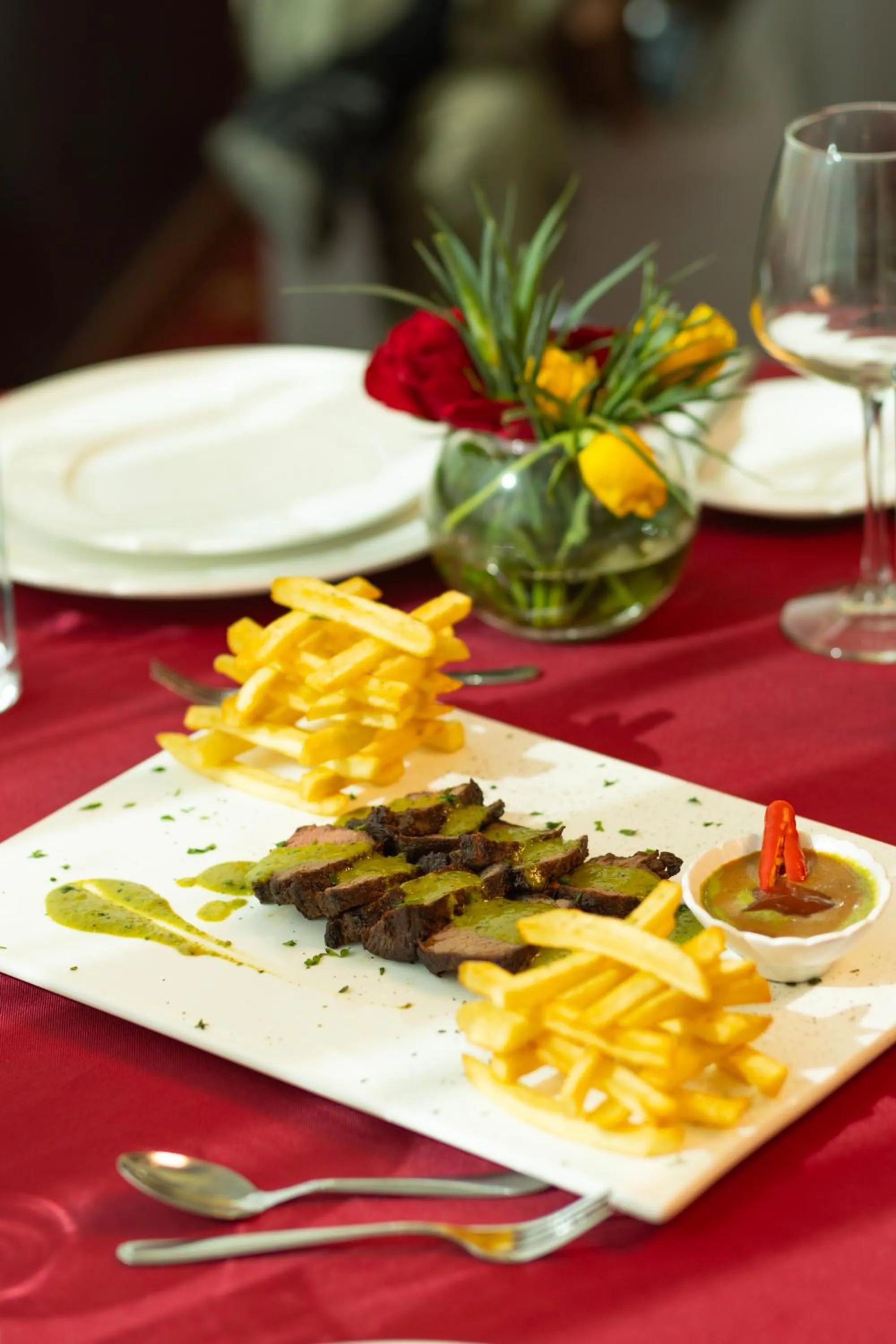 Restaurant/places to eat in Dreamliner Hotel