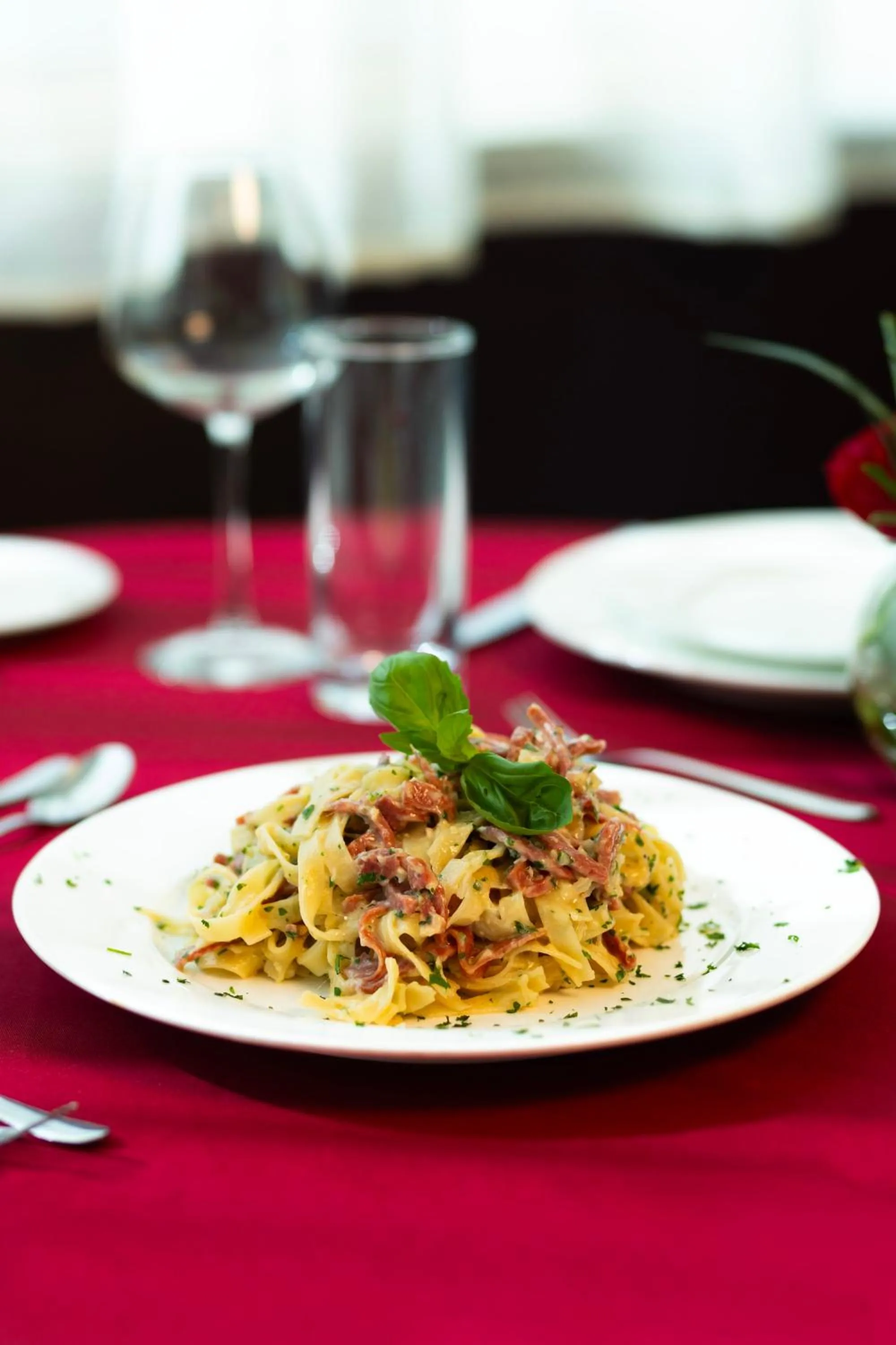 Restaurant/places to eat in Dreamliner Hotel