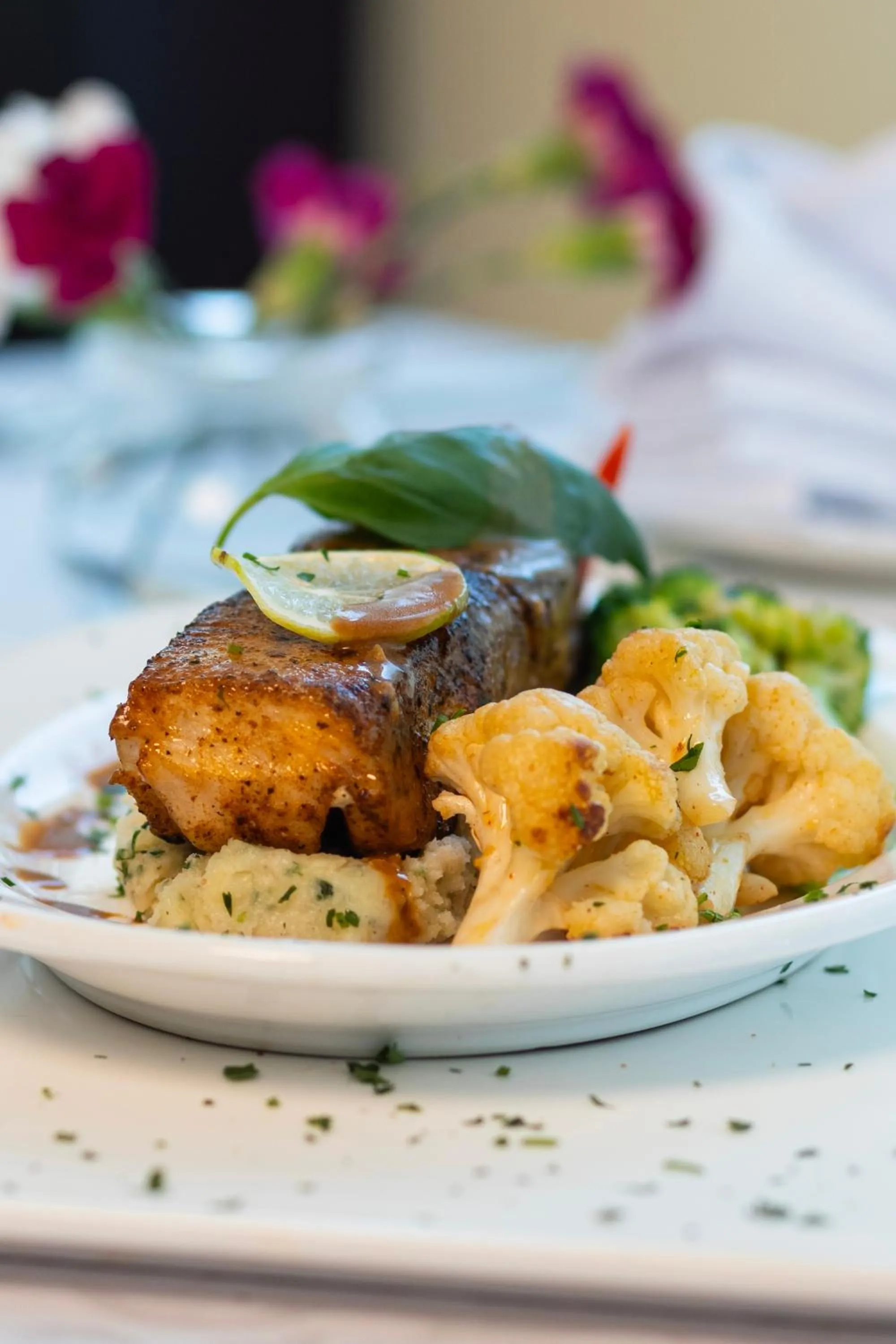 Restaurant/places to eat in Dreamliner Hotel