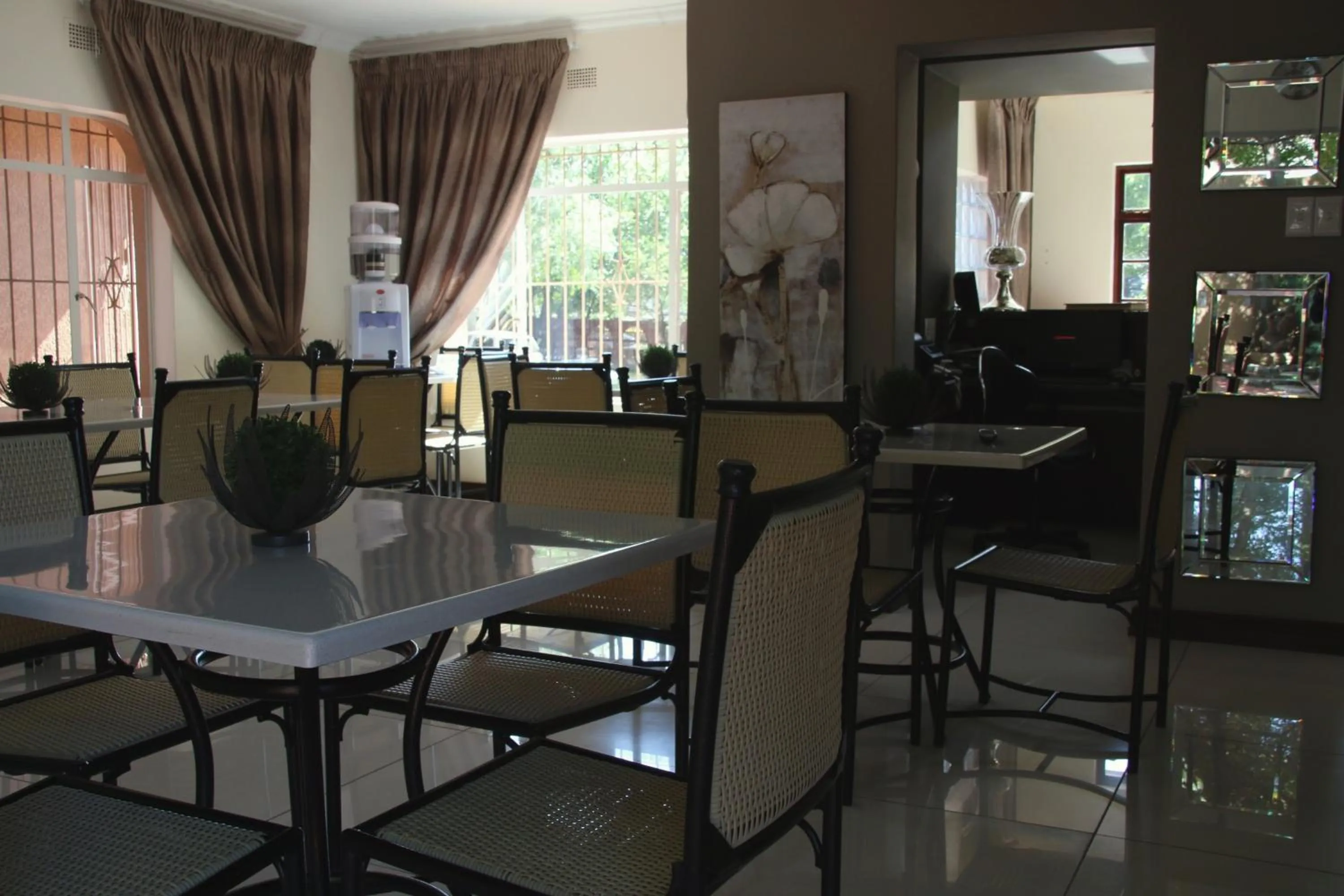 Restaurant/places to eat in Aalwyns Guesthouse