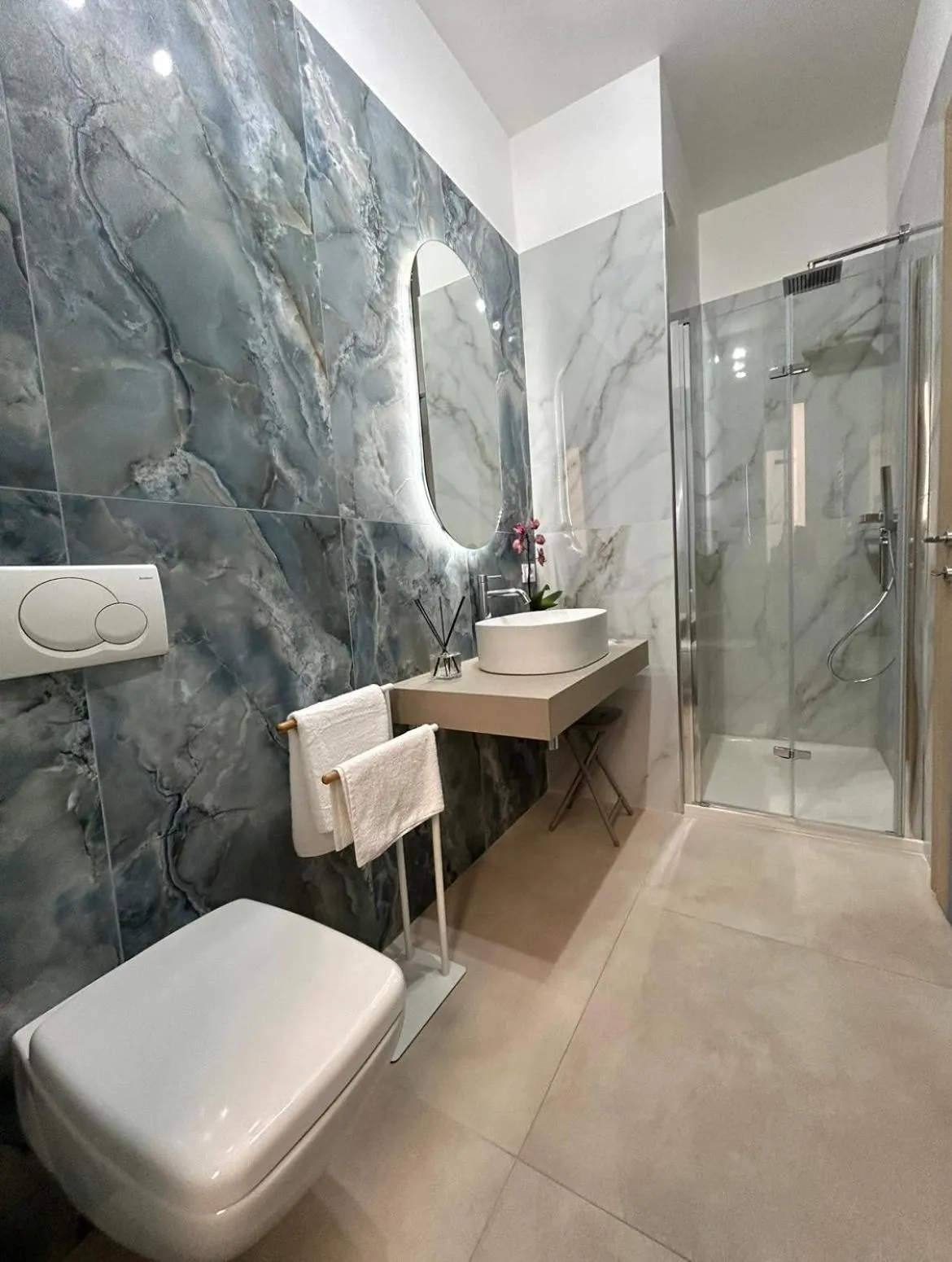 Shower in Sea Pearl Luxury Rooms
