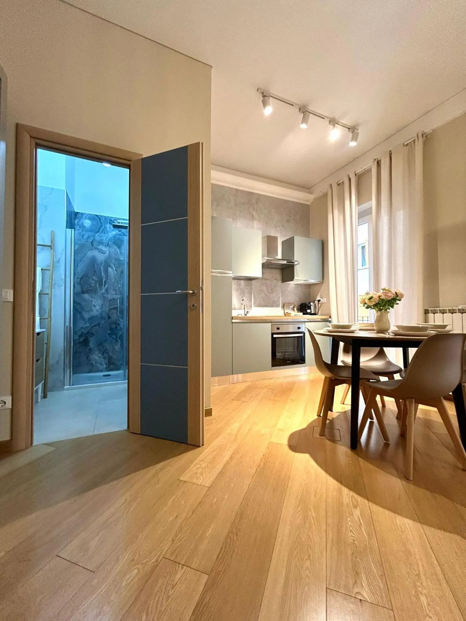 Kitchen or kitchenette in Sea Pearl Luxury Rooms