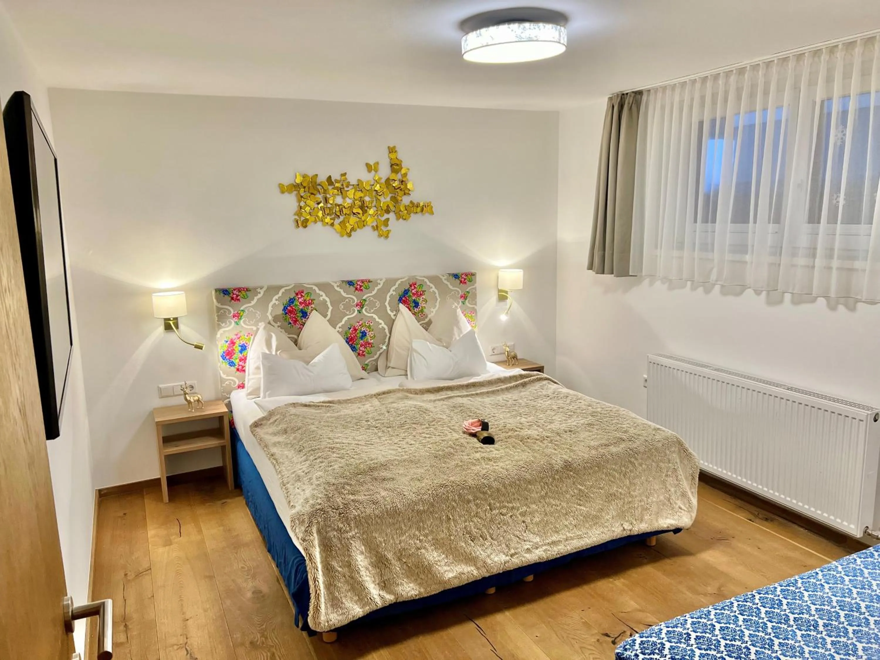 Bedroom, Bed in Andi's Skihotel