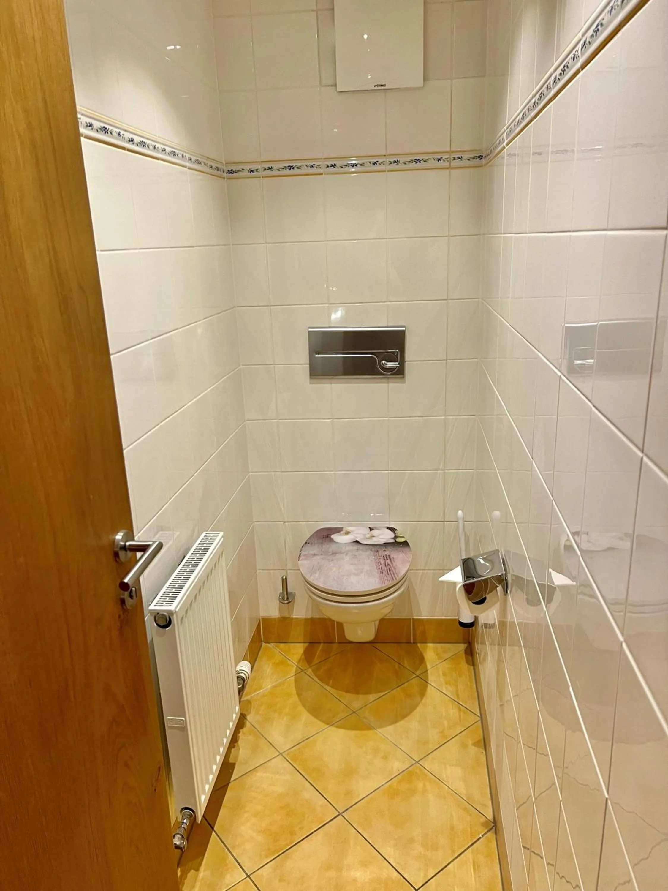 Toilet in Andi's Skihotel