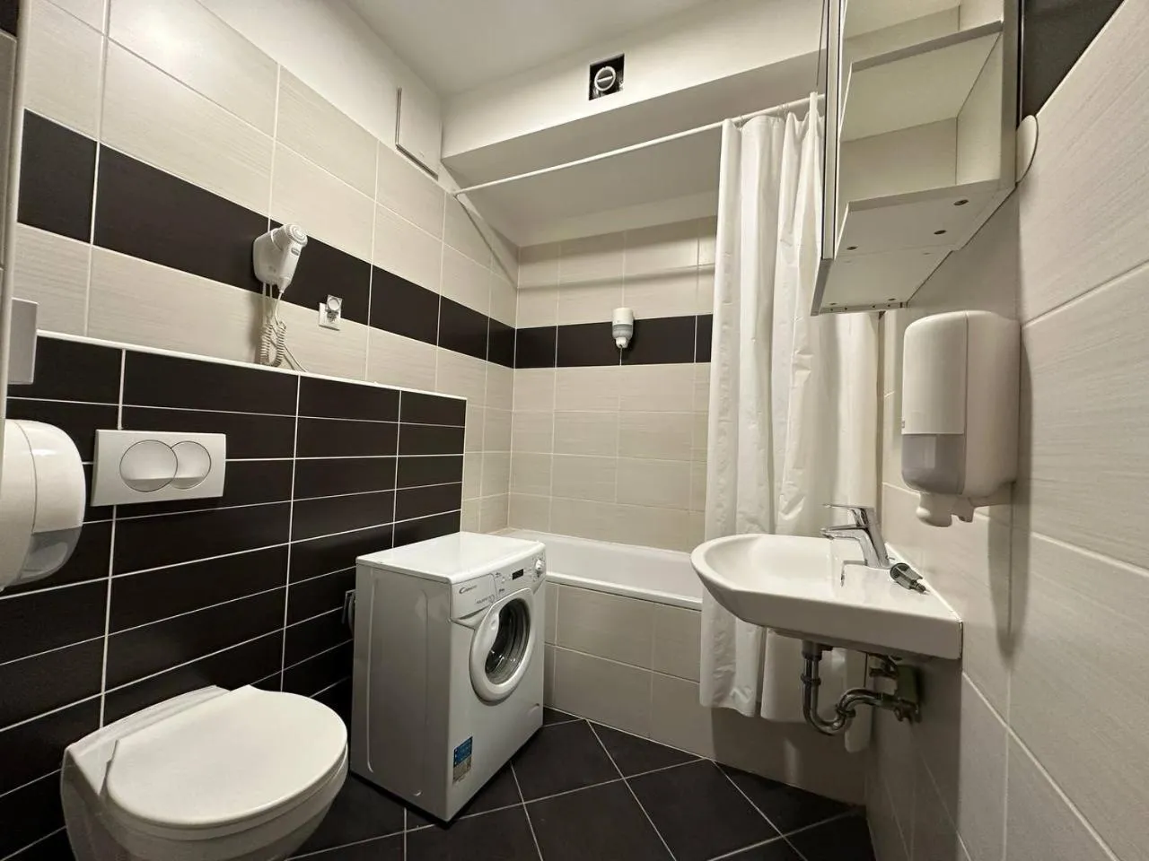 Sun Resort Residential Suite-Free Parking Garage same building