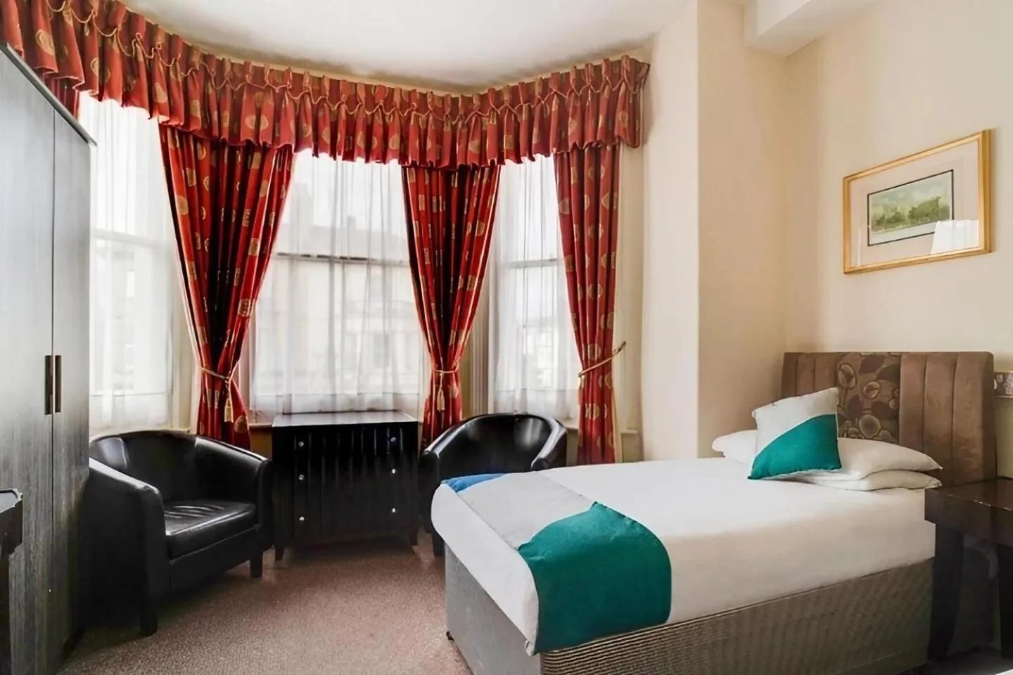 Bedroom, Bed in Sea Shell Hotel