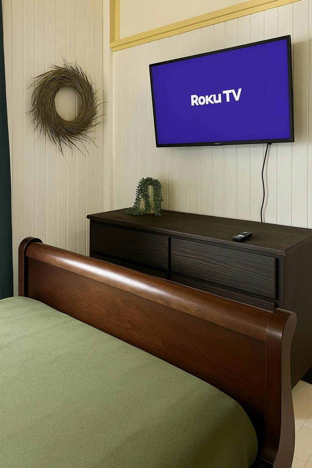 TV and multimedia, Bed in El Oasis Hotel