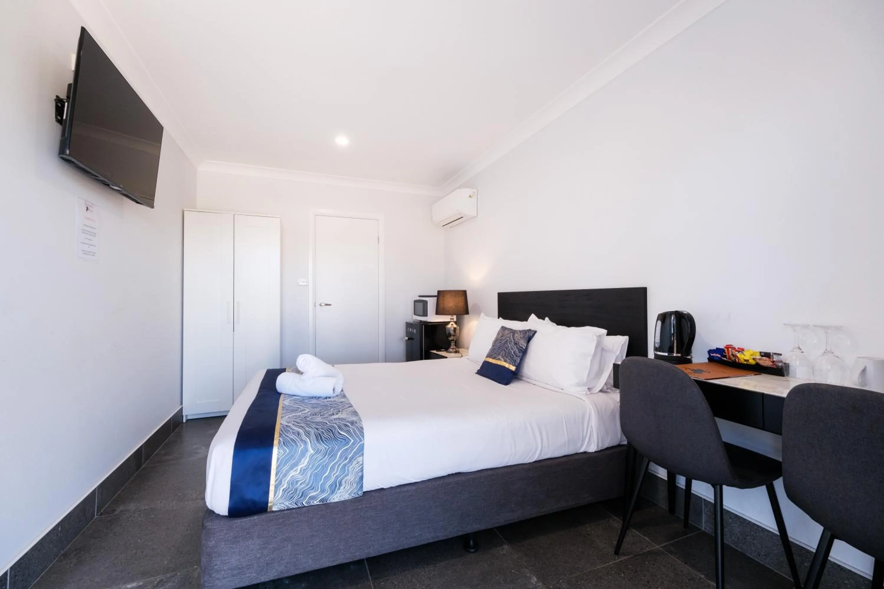 Bed in Stockmans Motel