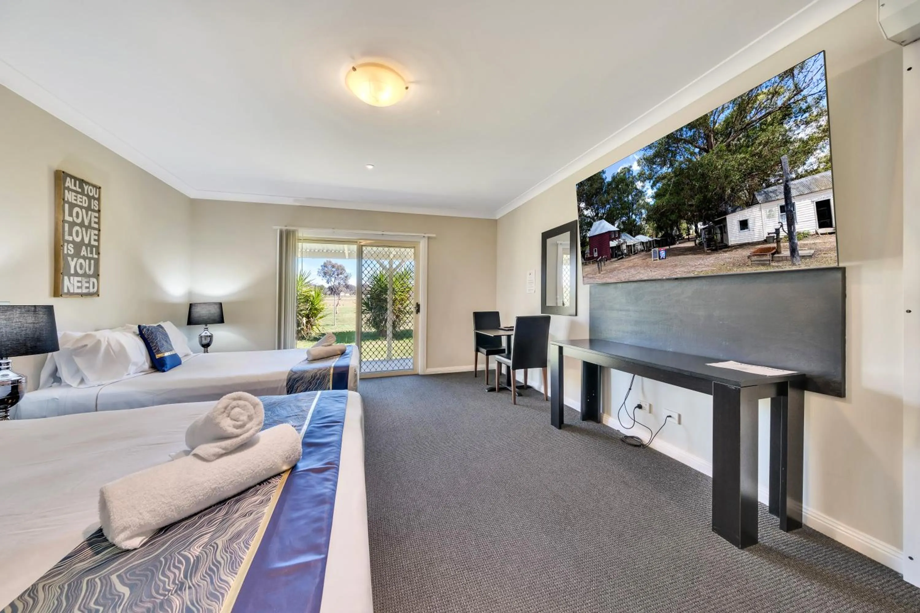 Bed in Stockmans Motel