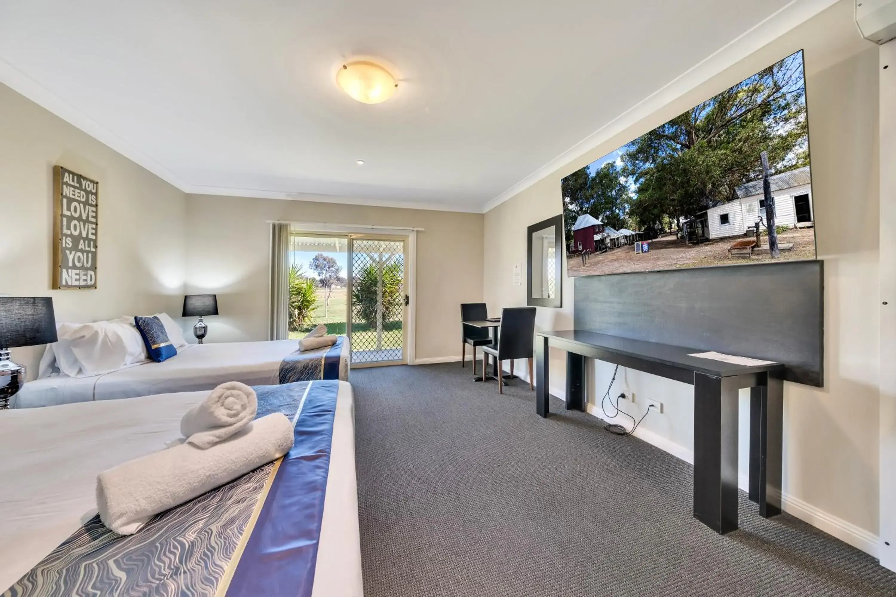 King + Queen Suite in Stockmans Motel King + Queen Suite in Stockmans Motel