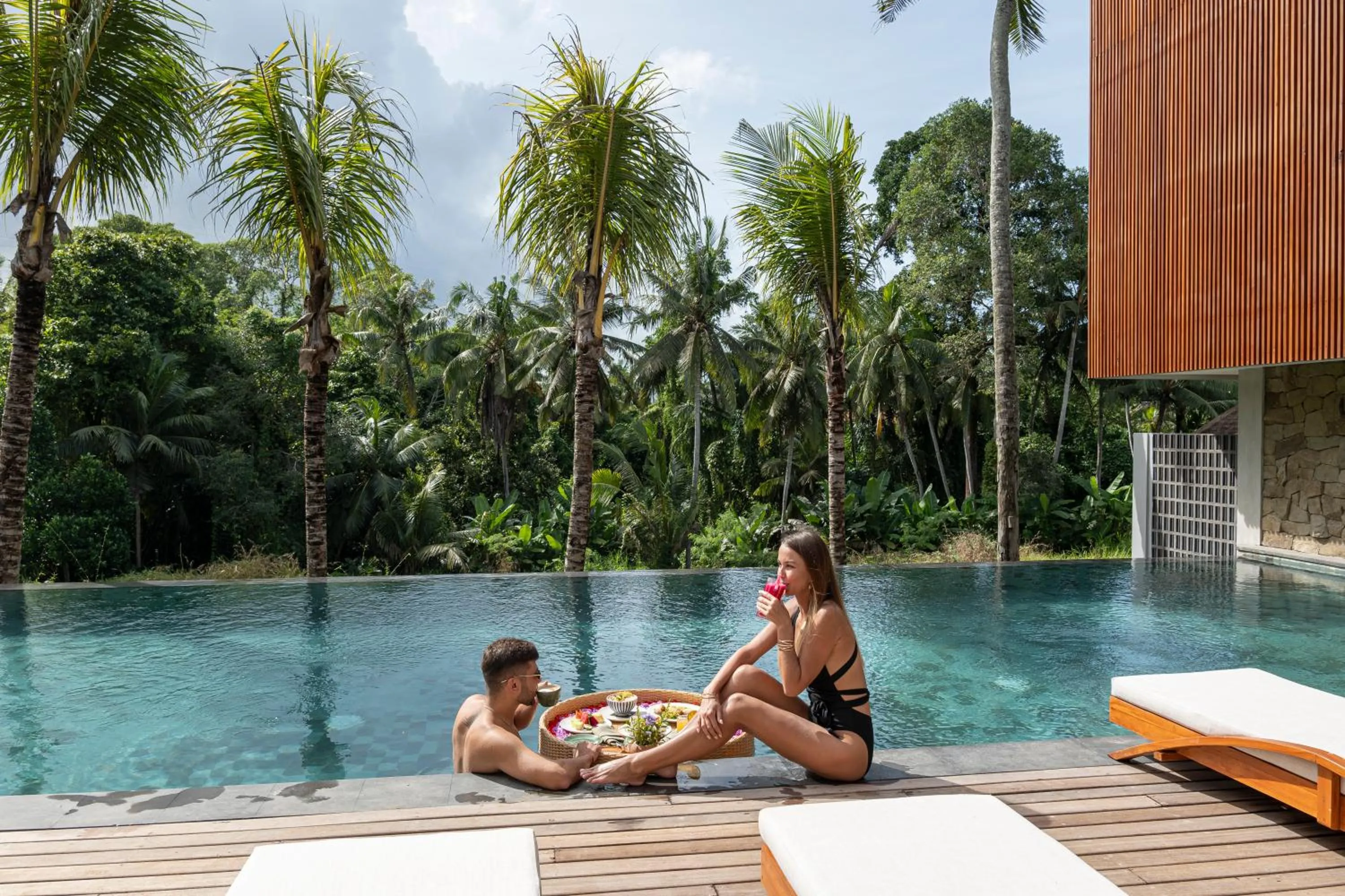 Swimming pool in Unagi Wooden Villas by Emana