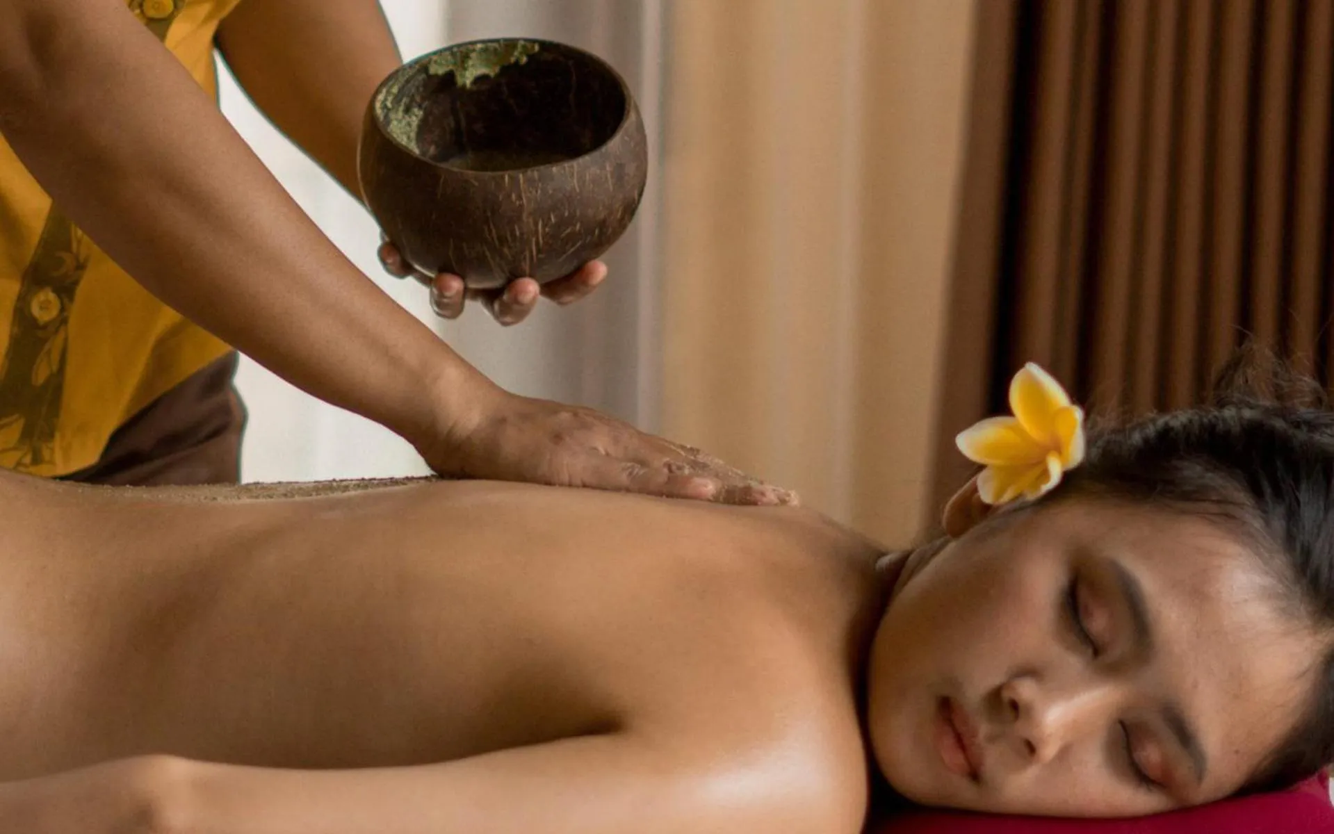 Massage in Unagi Wooden Villas by Emana