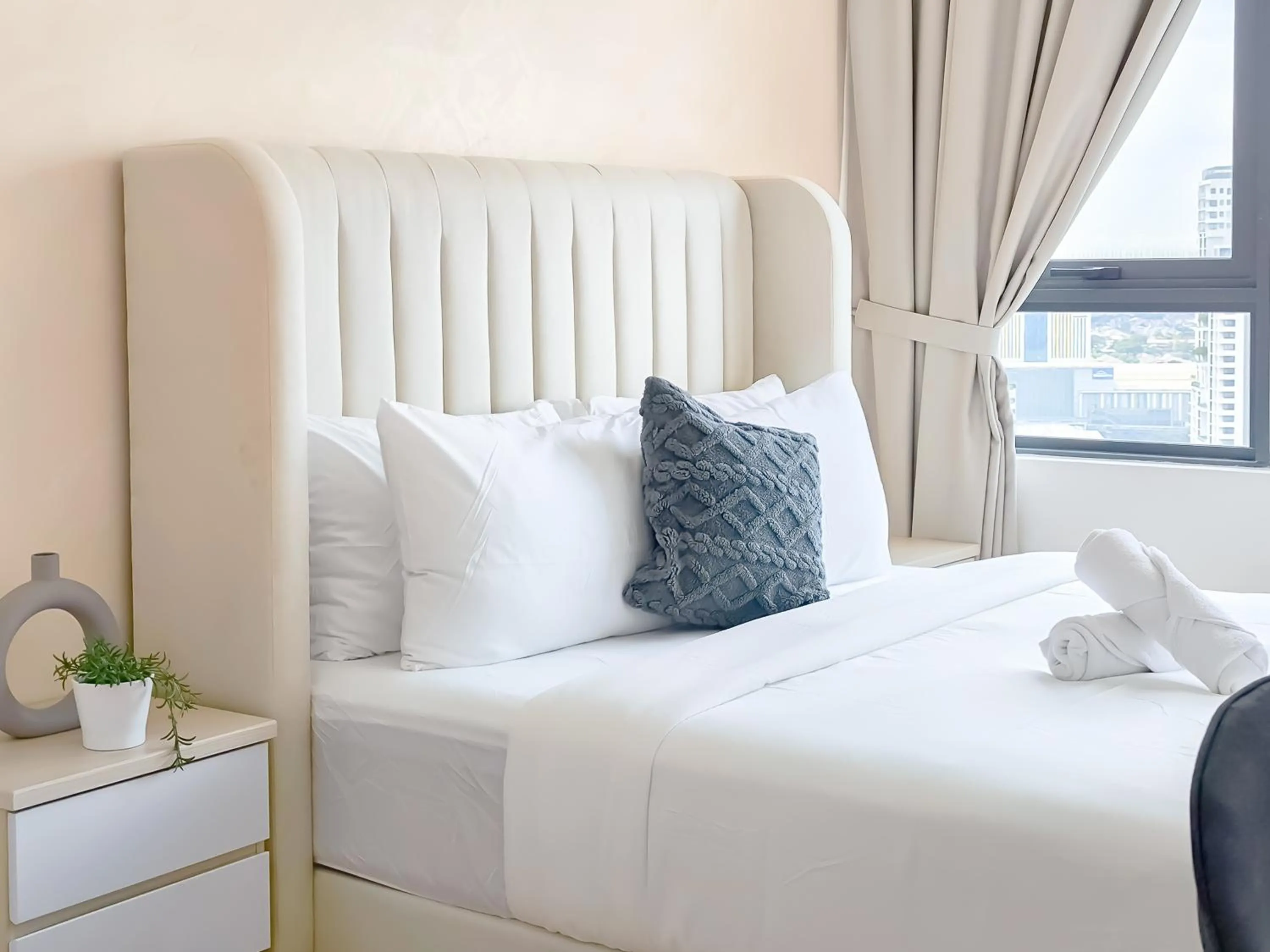 Bed in Edumetro @ Subang Jaya by Manhattan Group