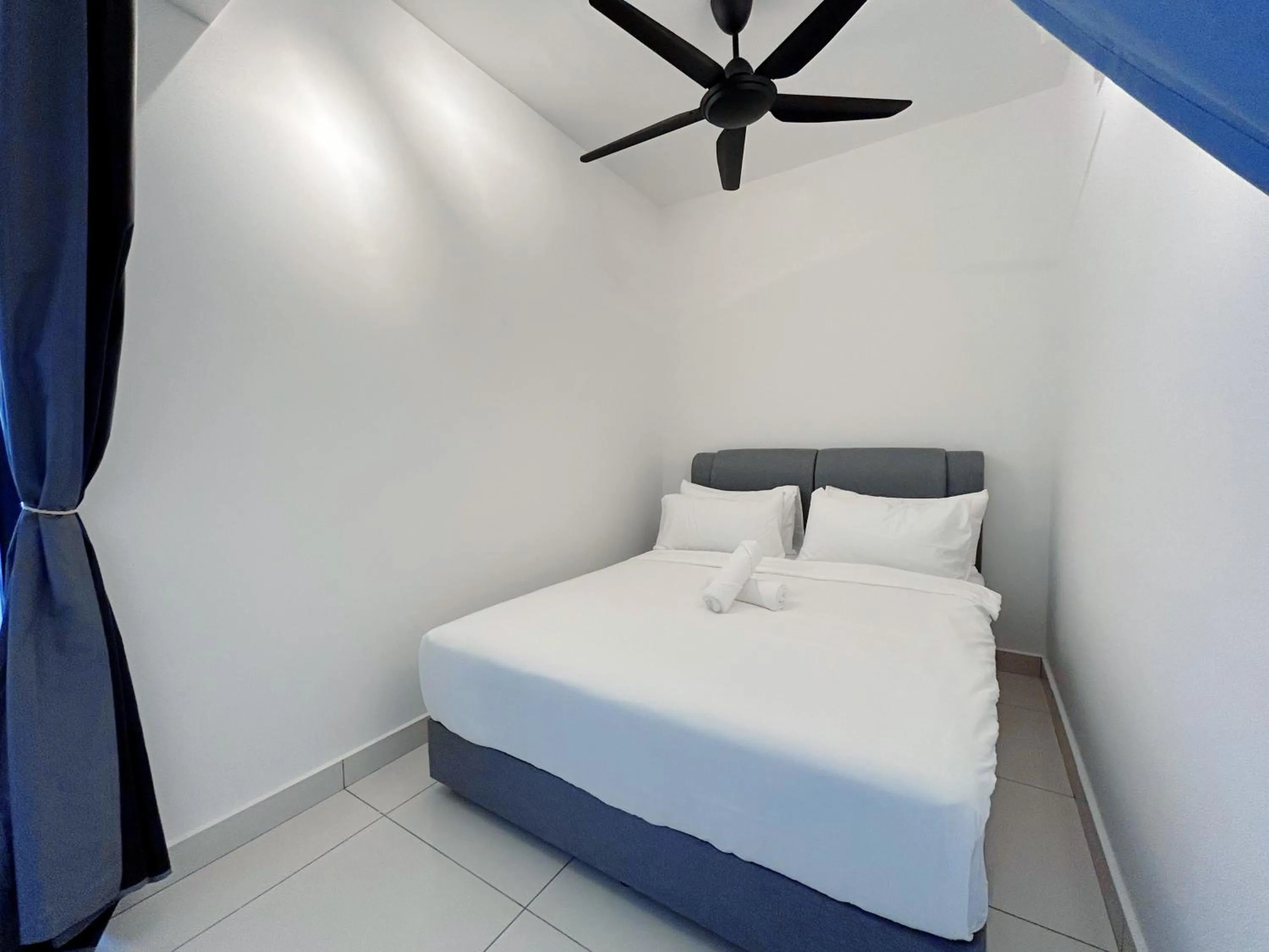 Bed in Edumetro @ Subang Jaya by Manhattan Group