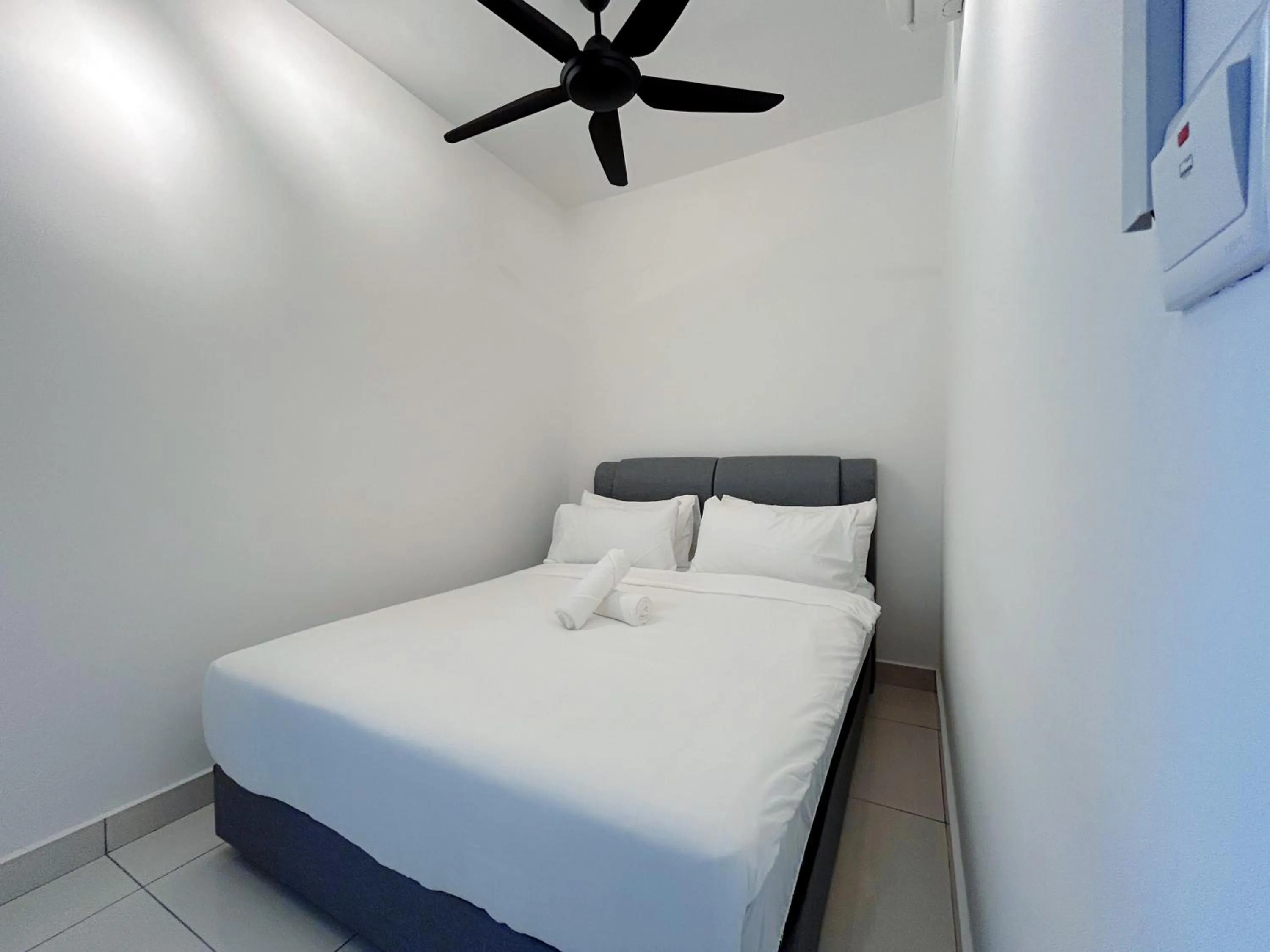 Bed in Edumetro @ Subang Jaya by Manhattan Group