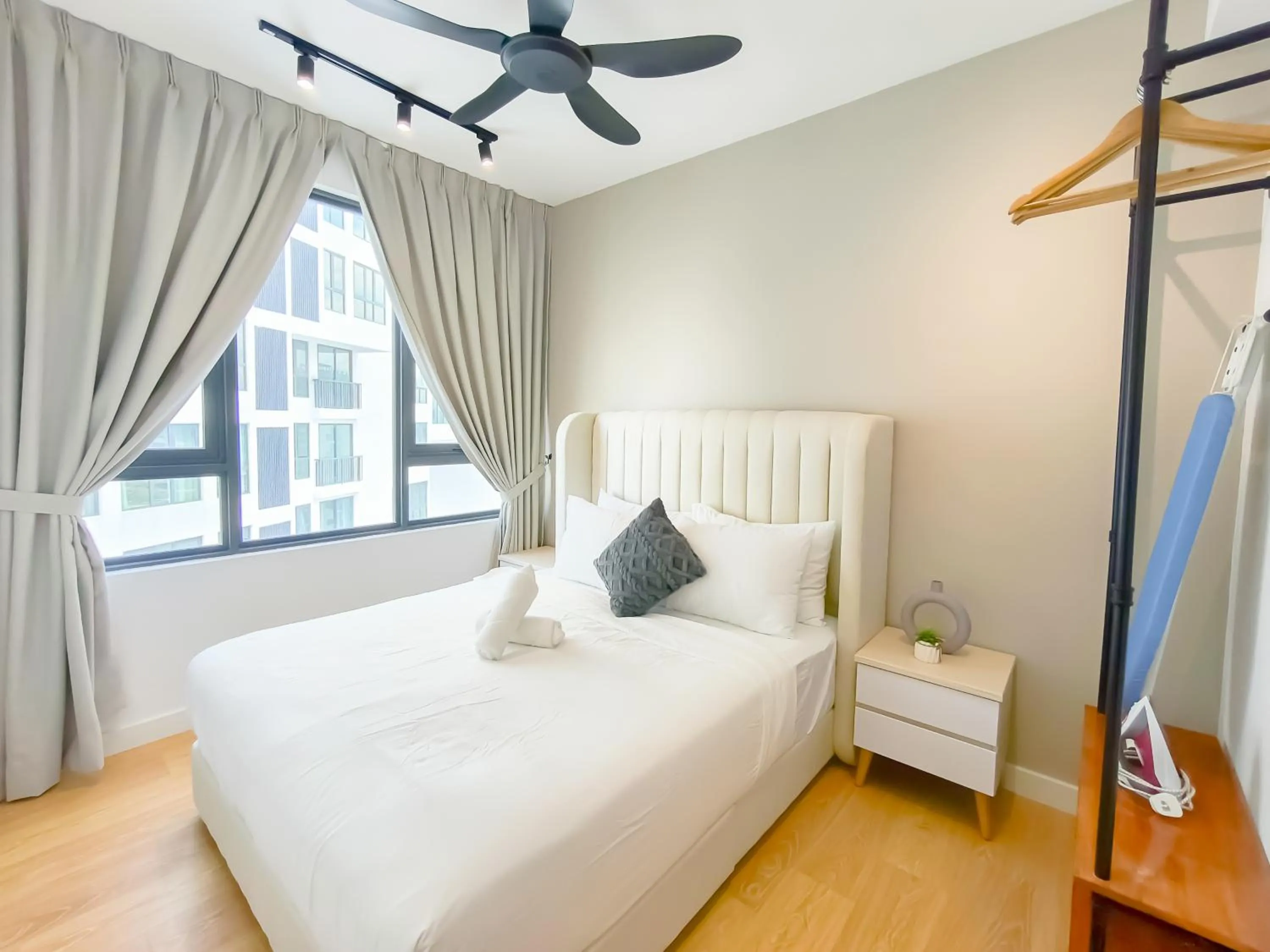 Bed in Edumetro @ Subang Jaya by Manhattan Group