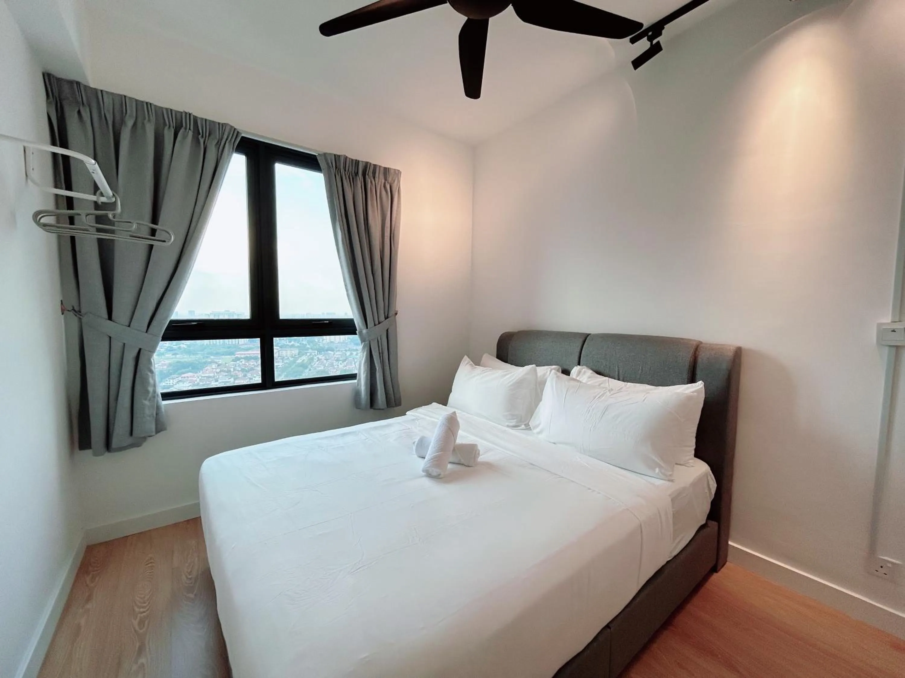 Bed in Edumetro @ Subang Jaya by Manhattan Group