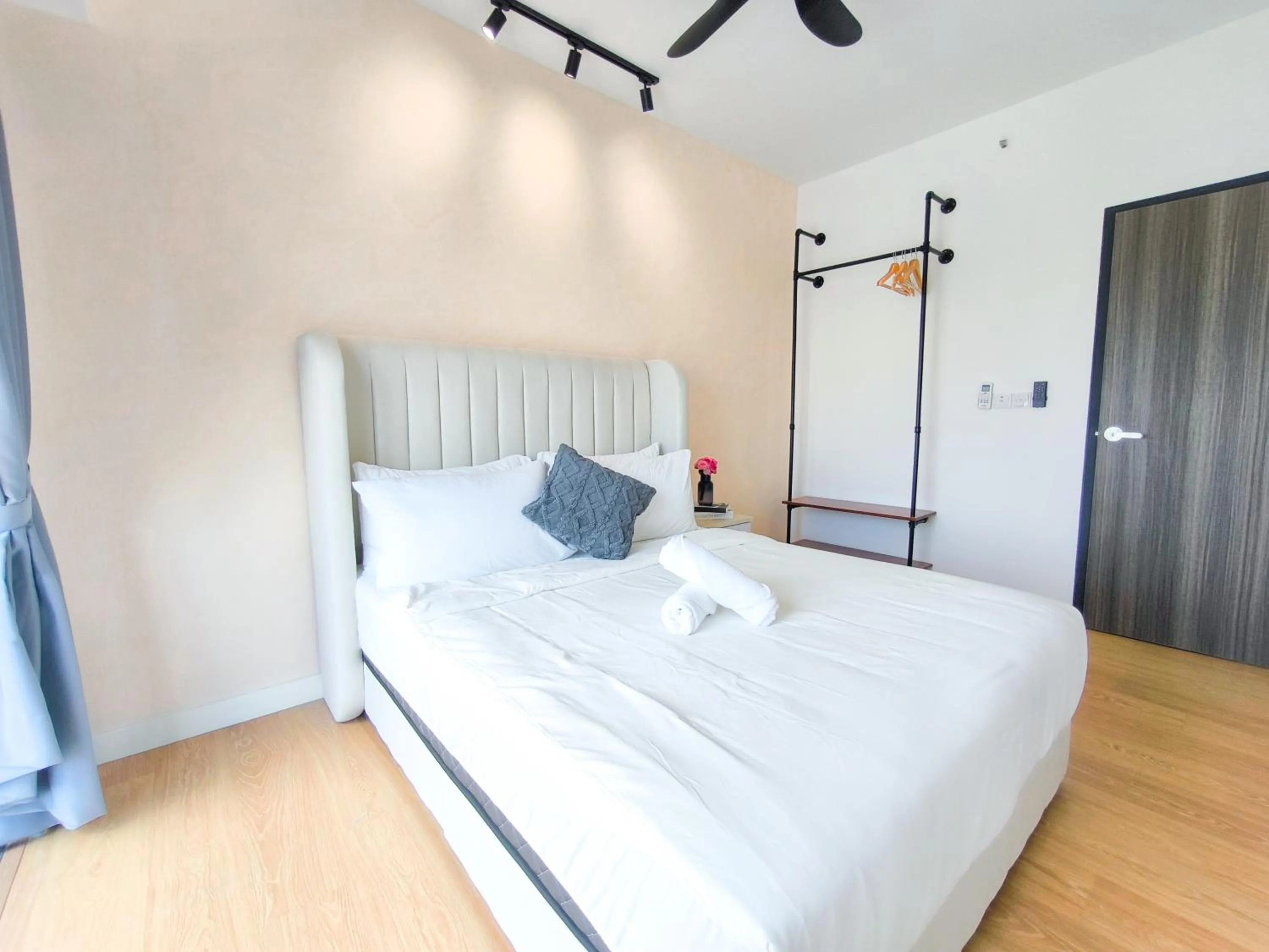 Bed in Edumetro @ Subang Jaya by Manhattan Group