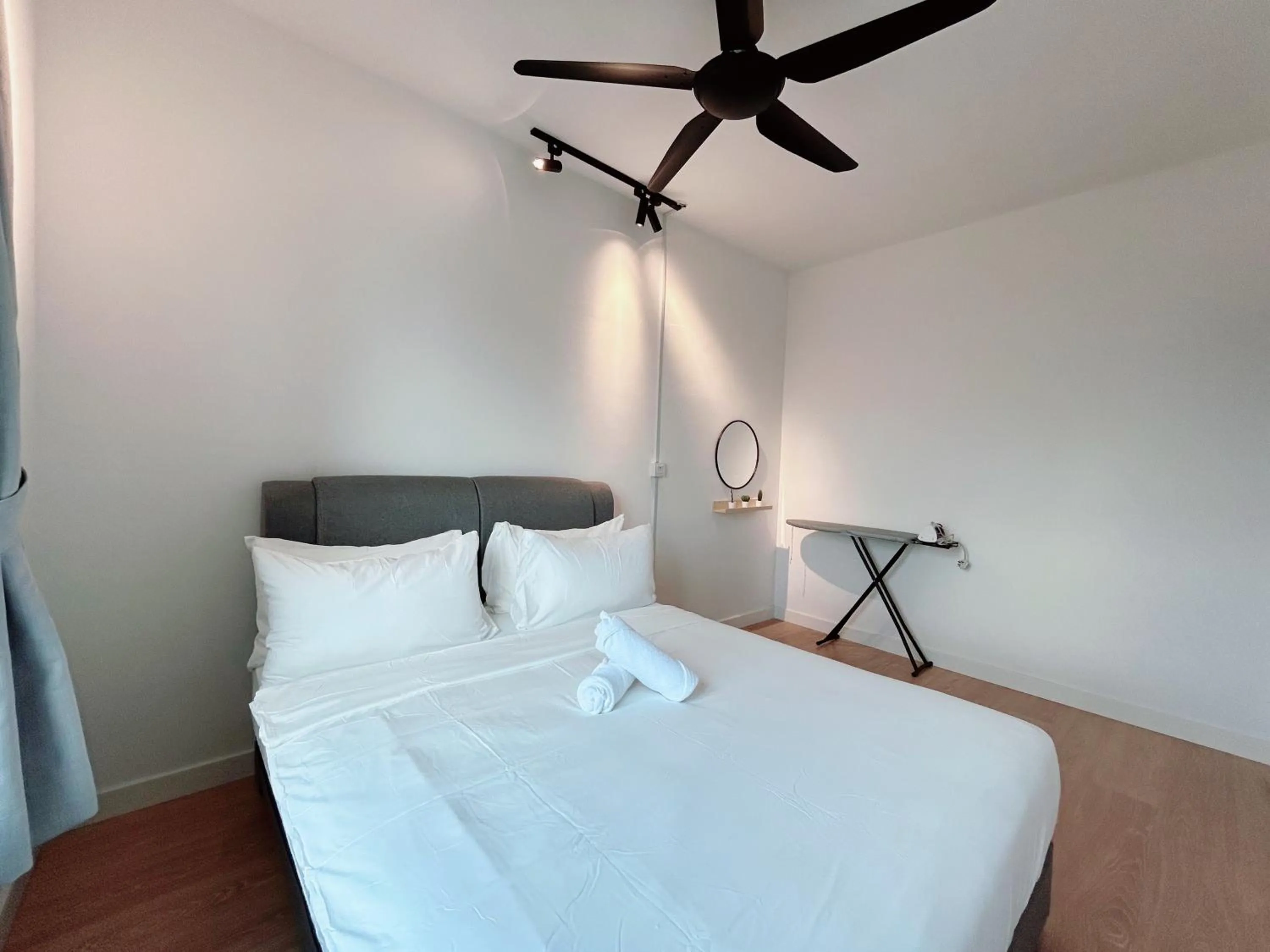 Bed in Edumetro @ Subang Jaya by Manhattan Group