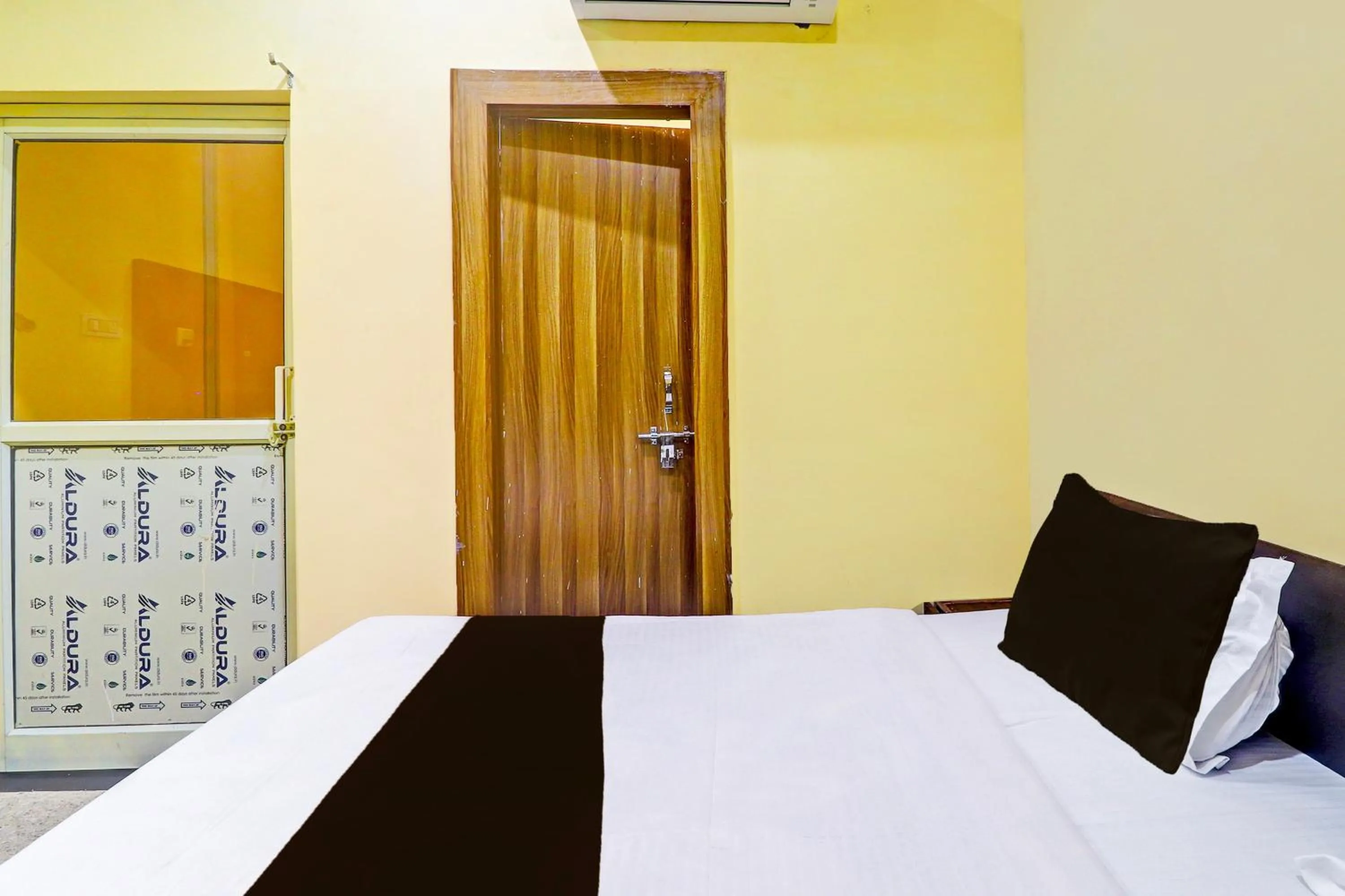 Bedroom, Bed in Hotel O Heaven Inn