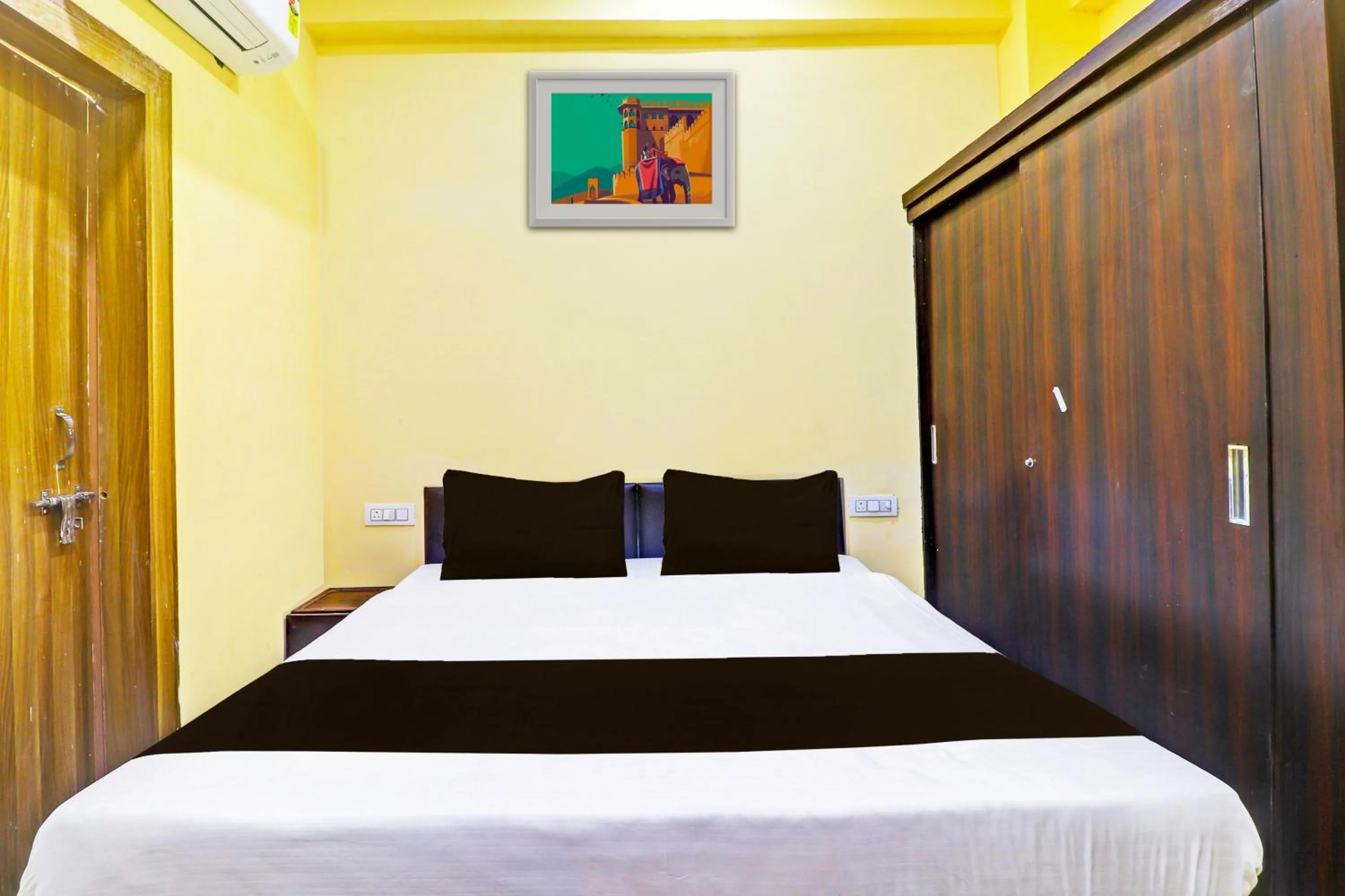 Bedroom, Bed in Hotel O Heaven Inn