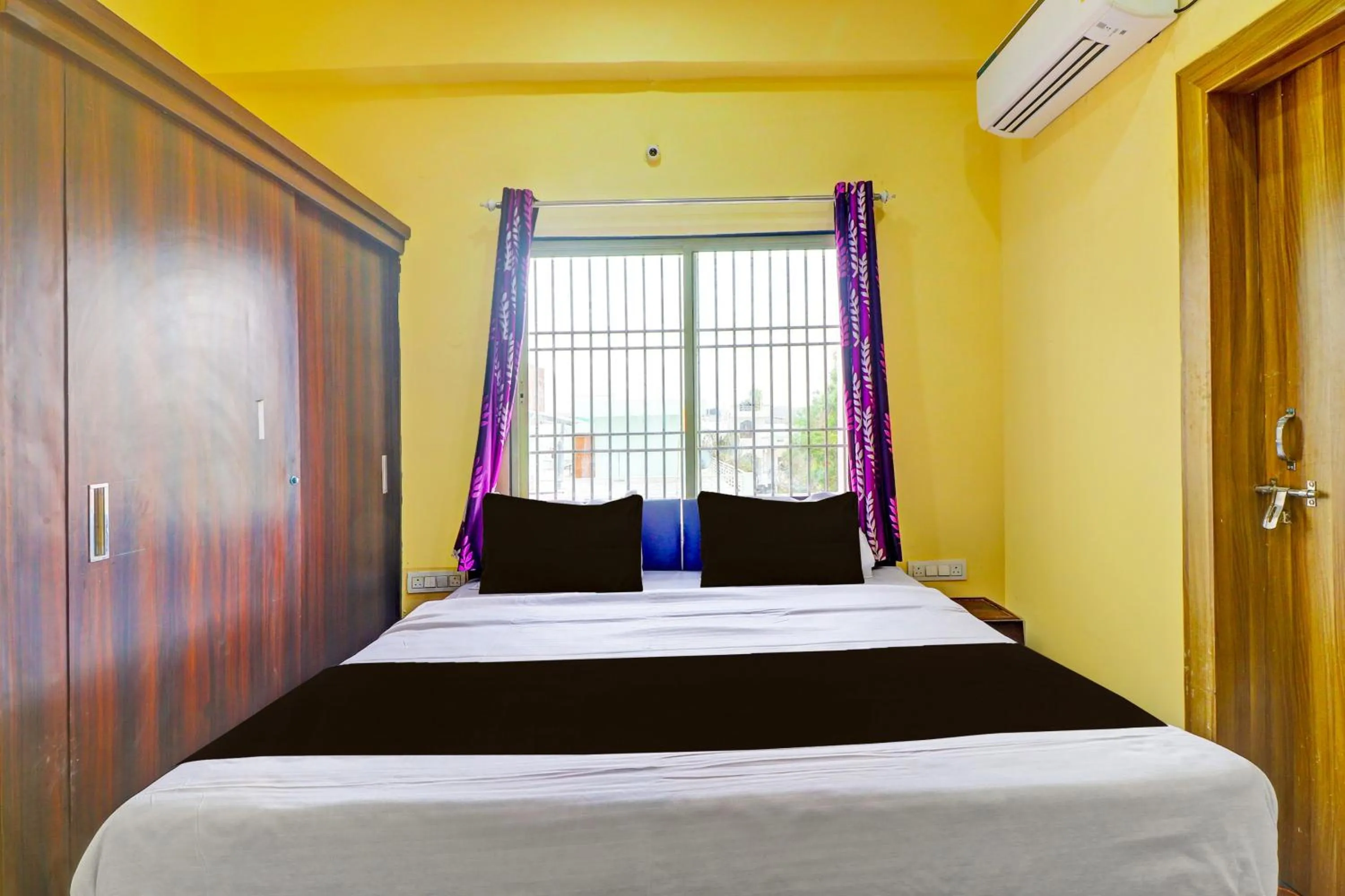 Bedroom, Bed in Hotel O Heaven Inn