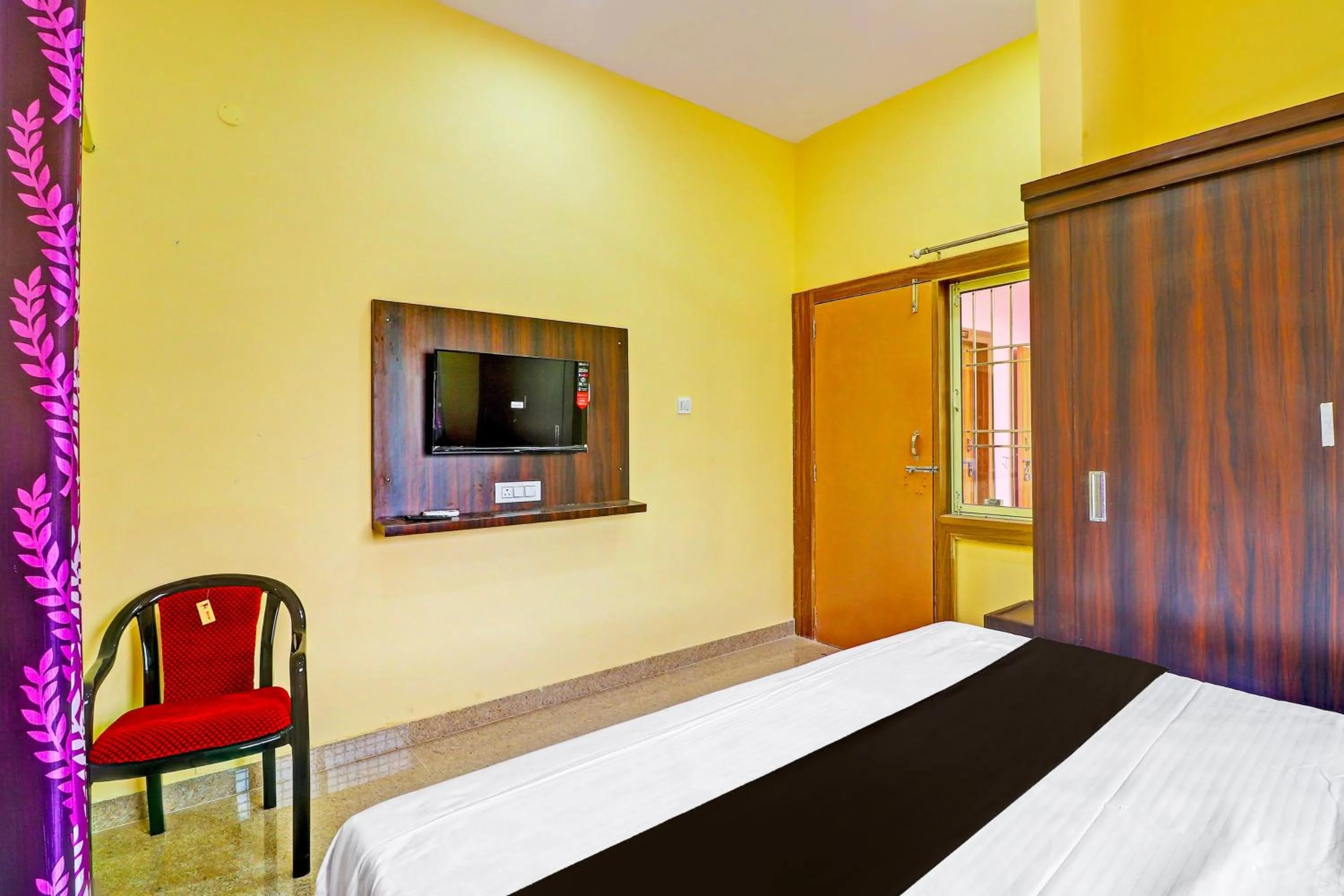 Bedroom, Bed in Hotel O Heaven Inn