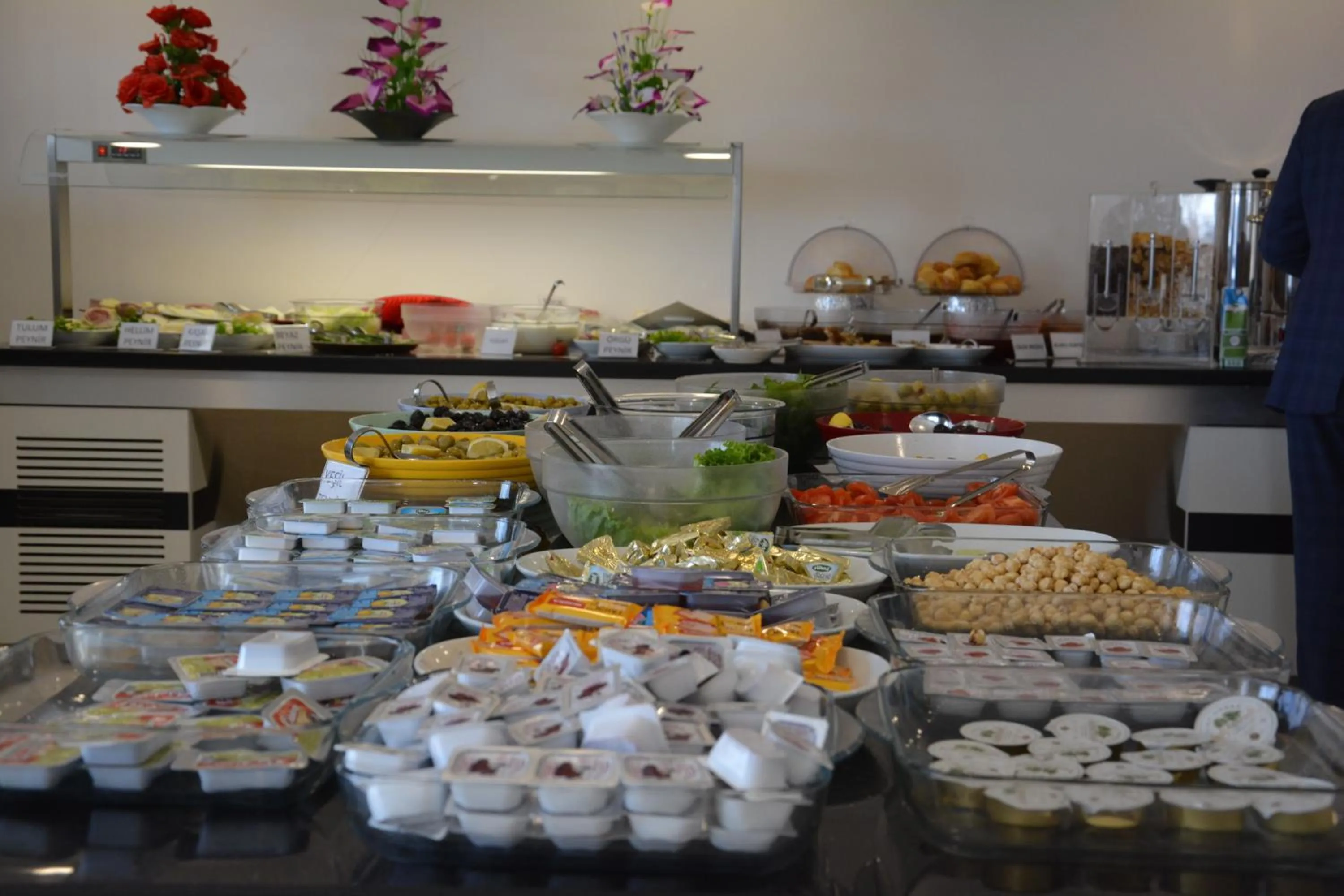 Restaurant/places to eat in Ahsaray Hotel