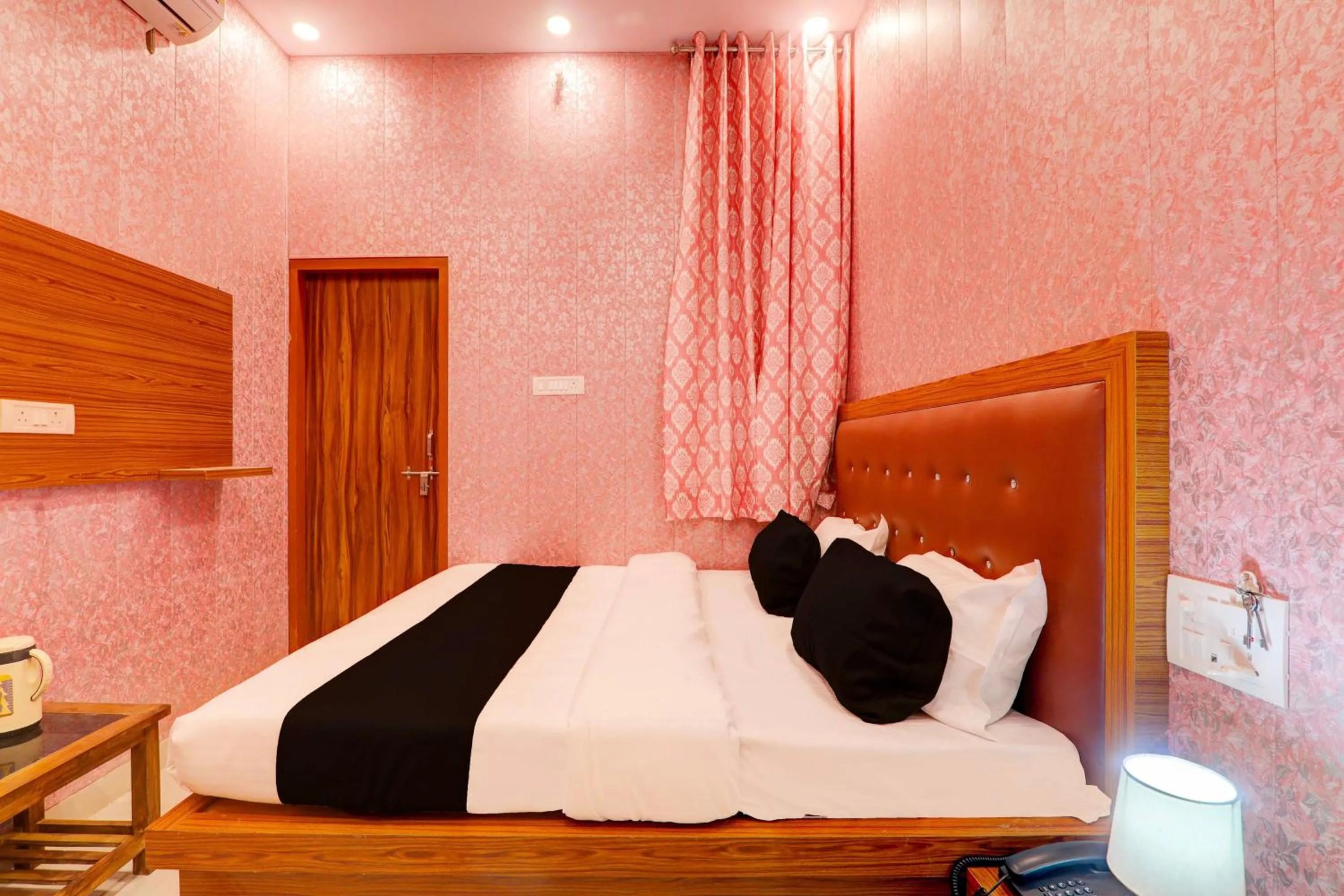 Bedroom, Bed in Hotel O Shobhika Inn