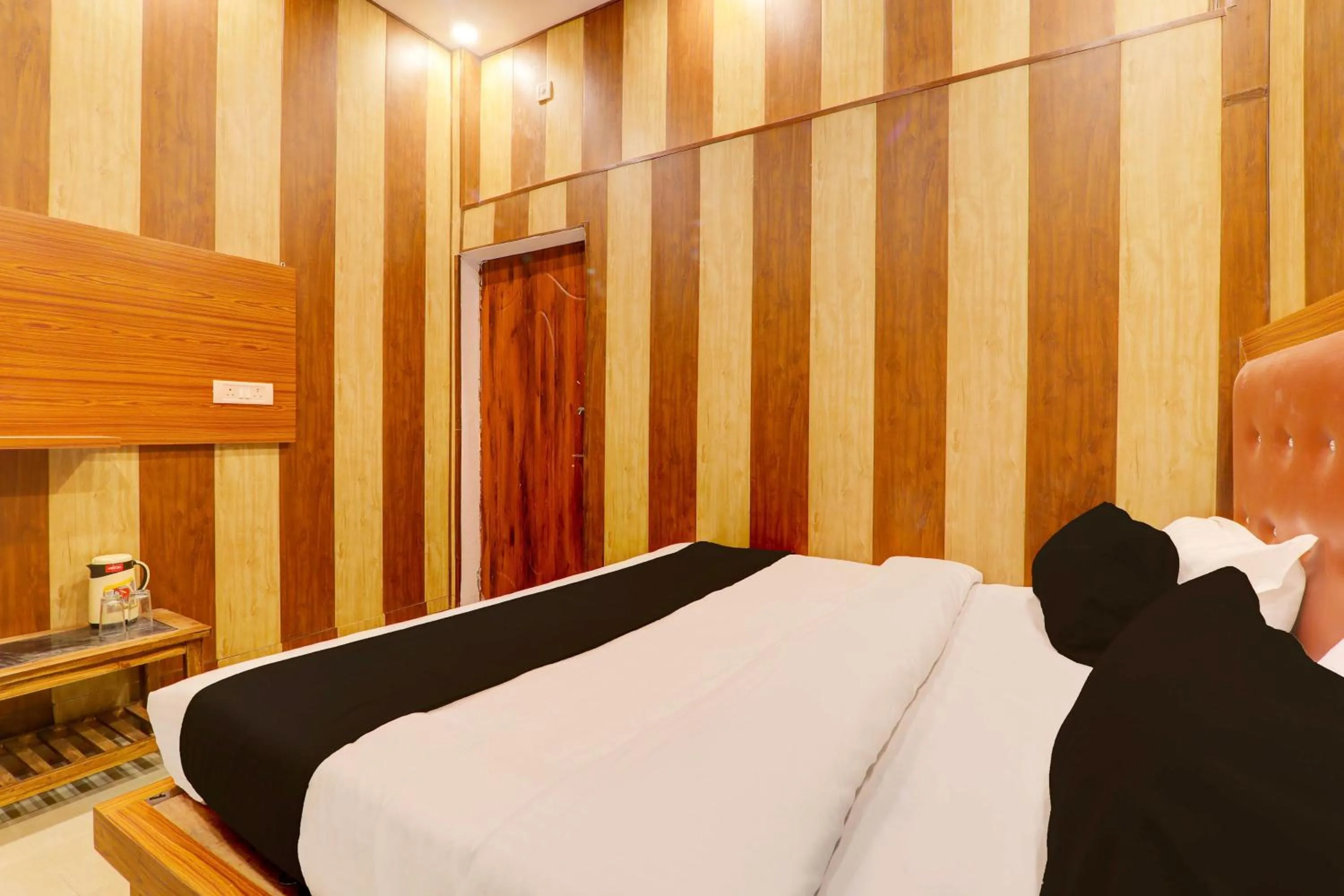 Bedroom, Bed in Hotel O Shobhika Inn