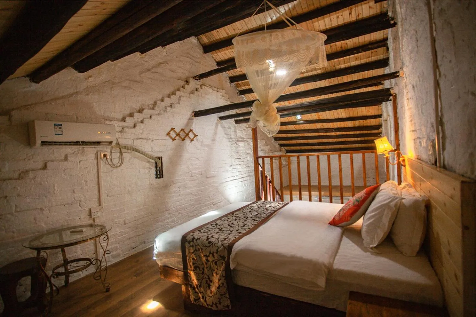 Bed in Yangshuo Loong Old House