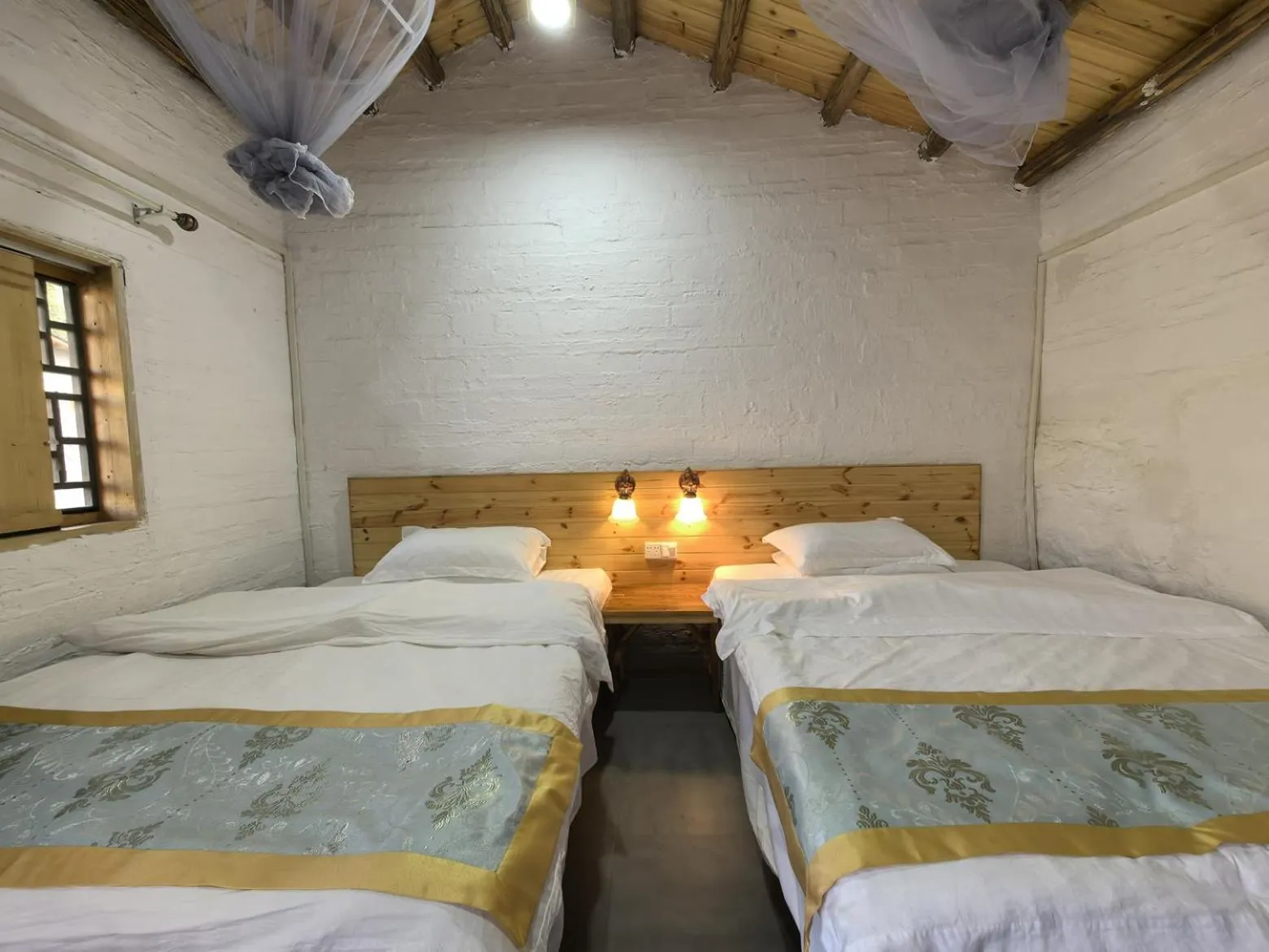 Bed in Yangshuo Loong Old House