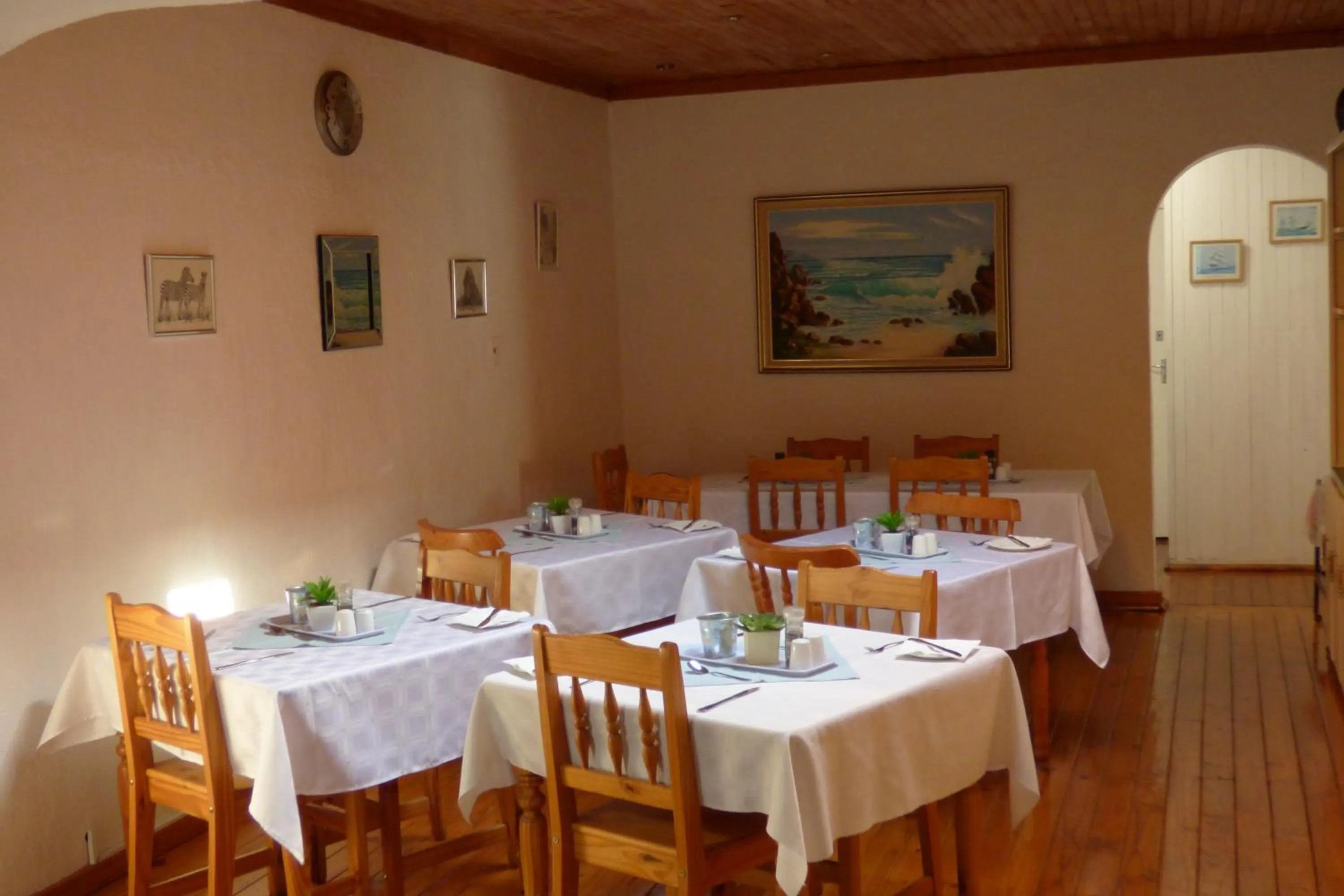 Restaurant/places to eat in Pennylane Guest House
