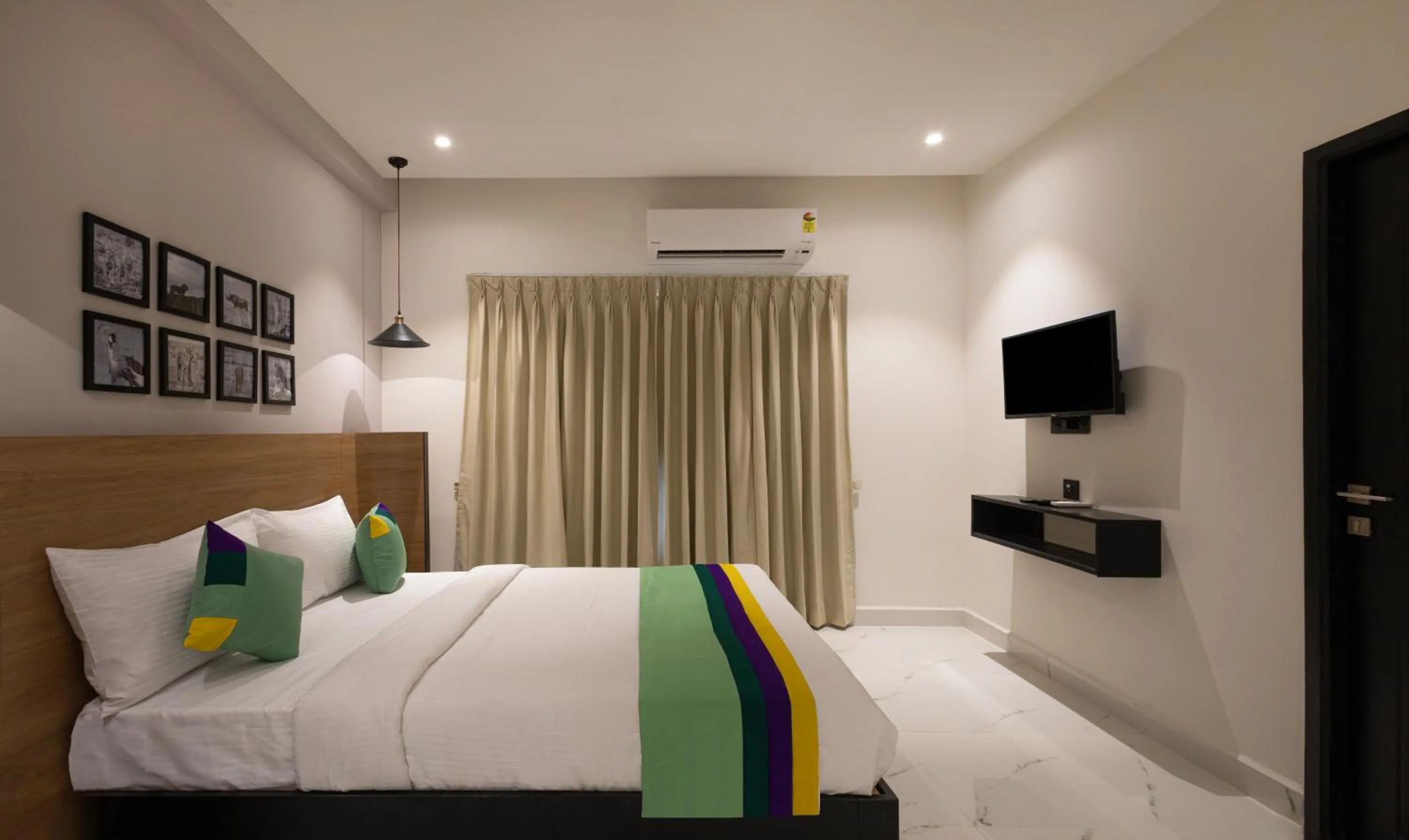 Bedroom, Bed in Treebo Premium Vapr Ashok Nagar