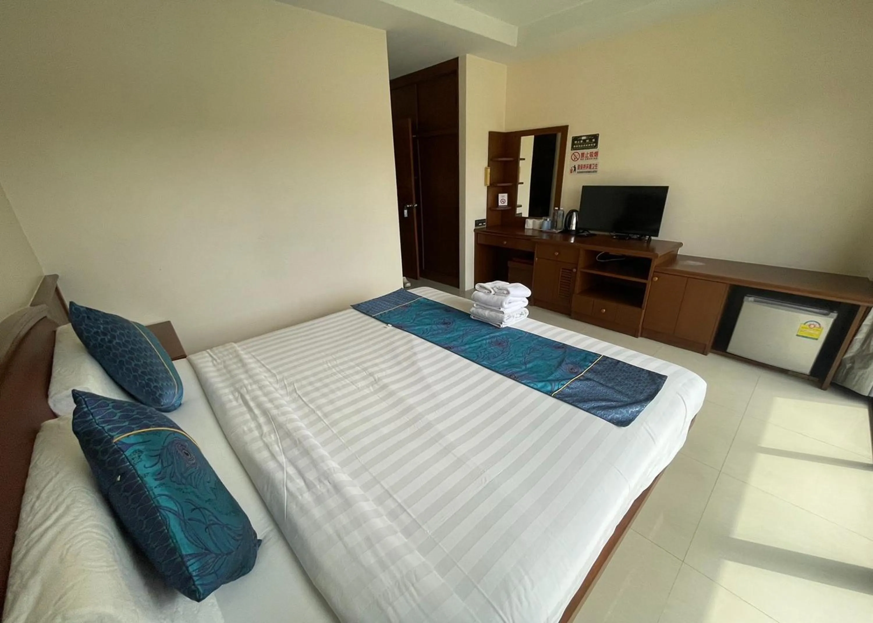 Bed in One World One Home Patong 1
