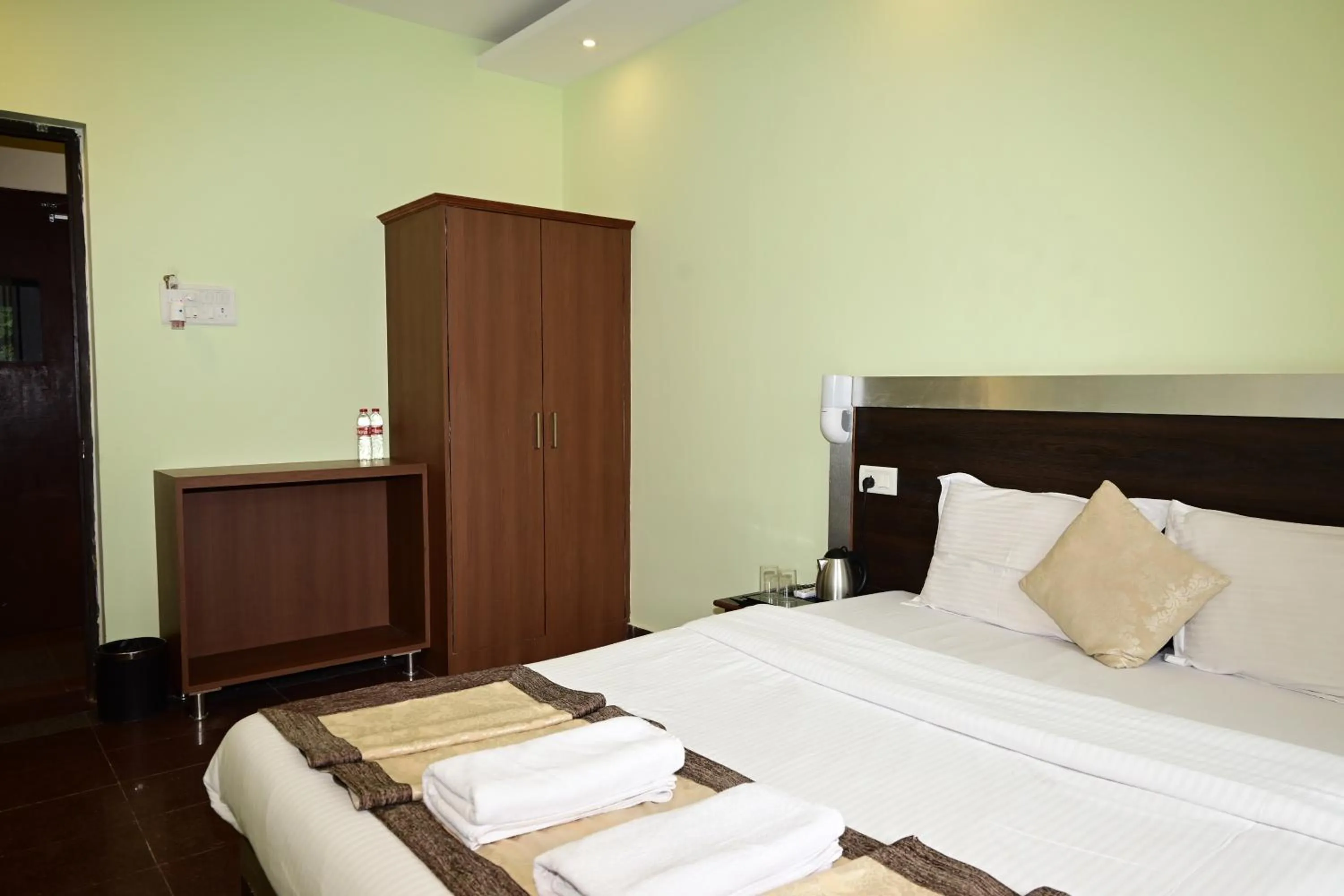 Photo of the whole room in Daksh Elite Candolim, Goa