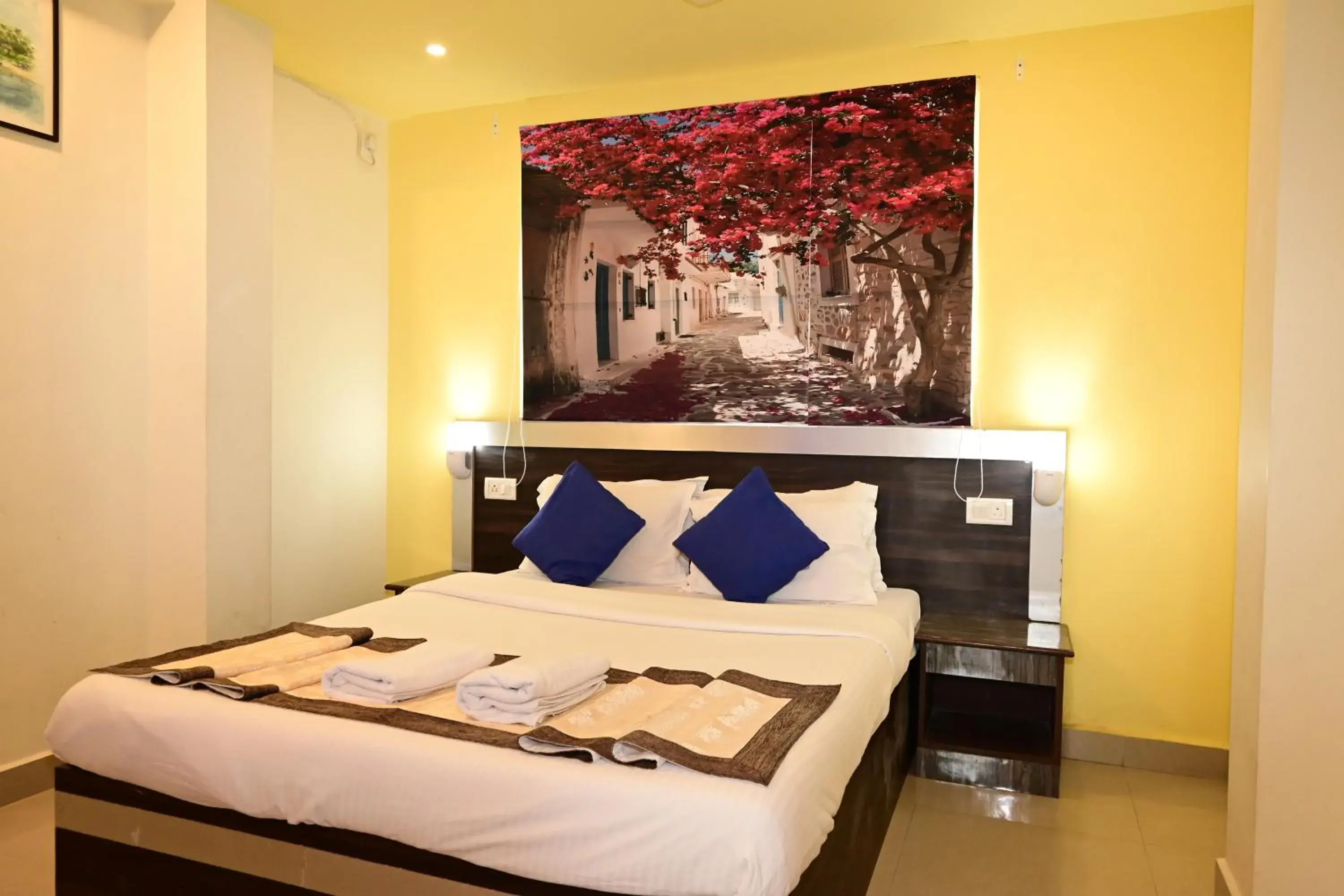 Superior Double Room in Daksh Elite Candolim, Goa Superior Double Room in Daksh Elite Candolim, Goa