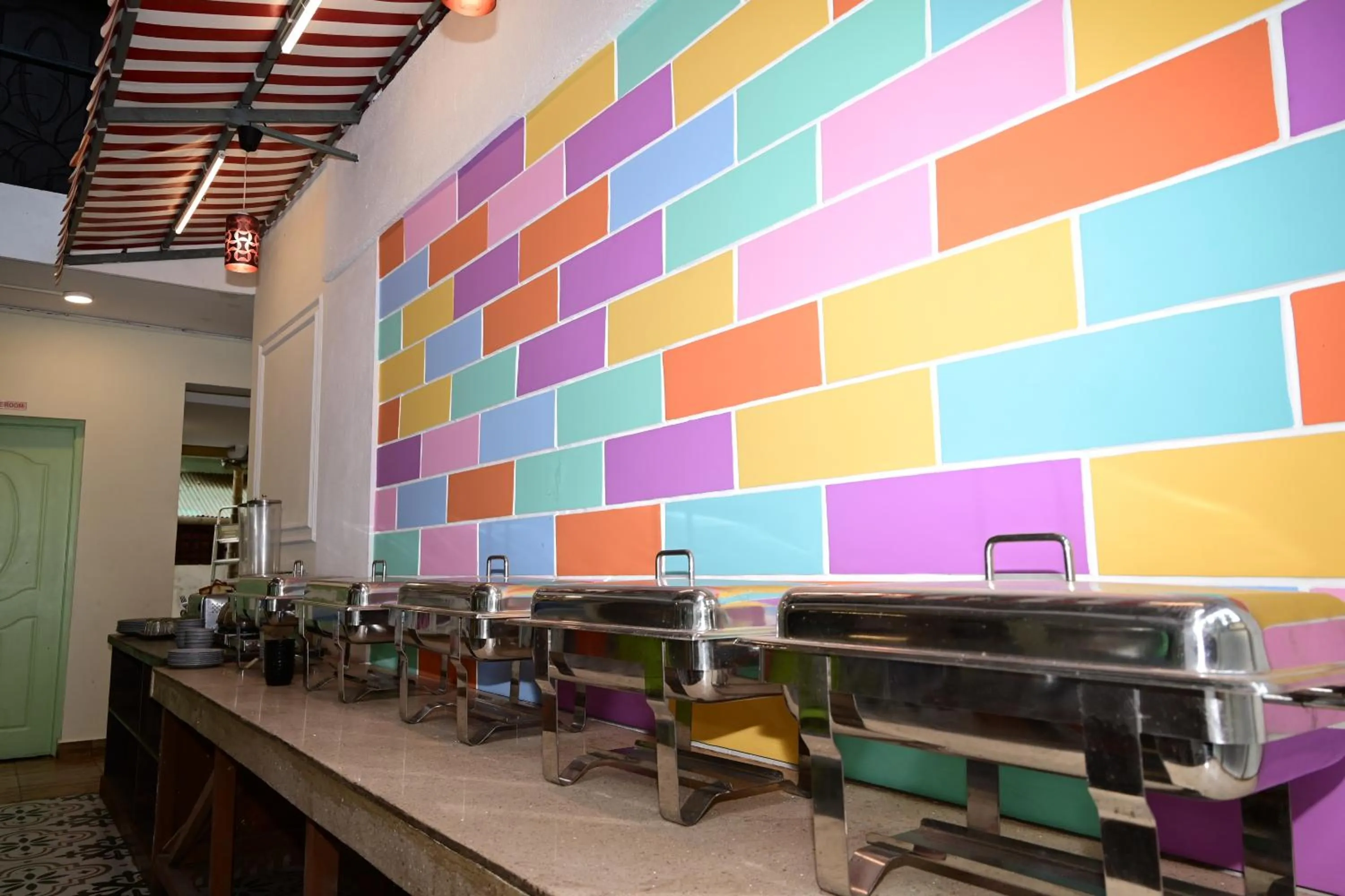 Restaurant/places to eat in Daksh Elite Candolim, Goa