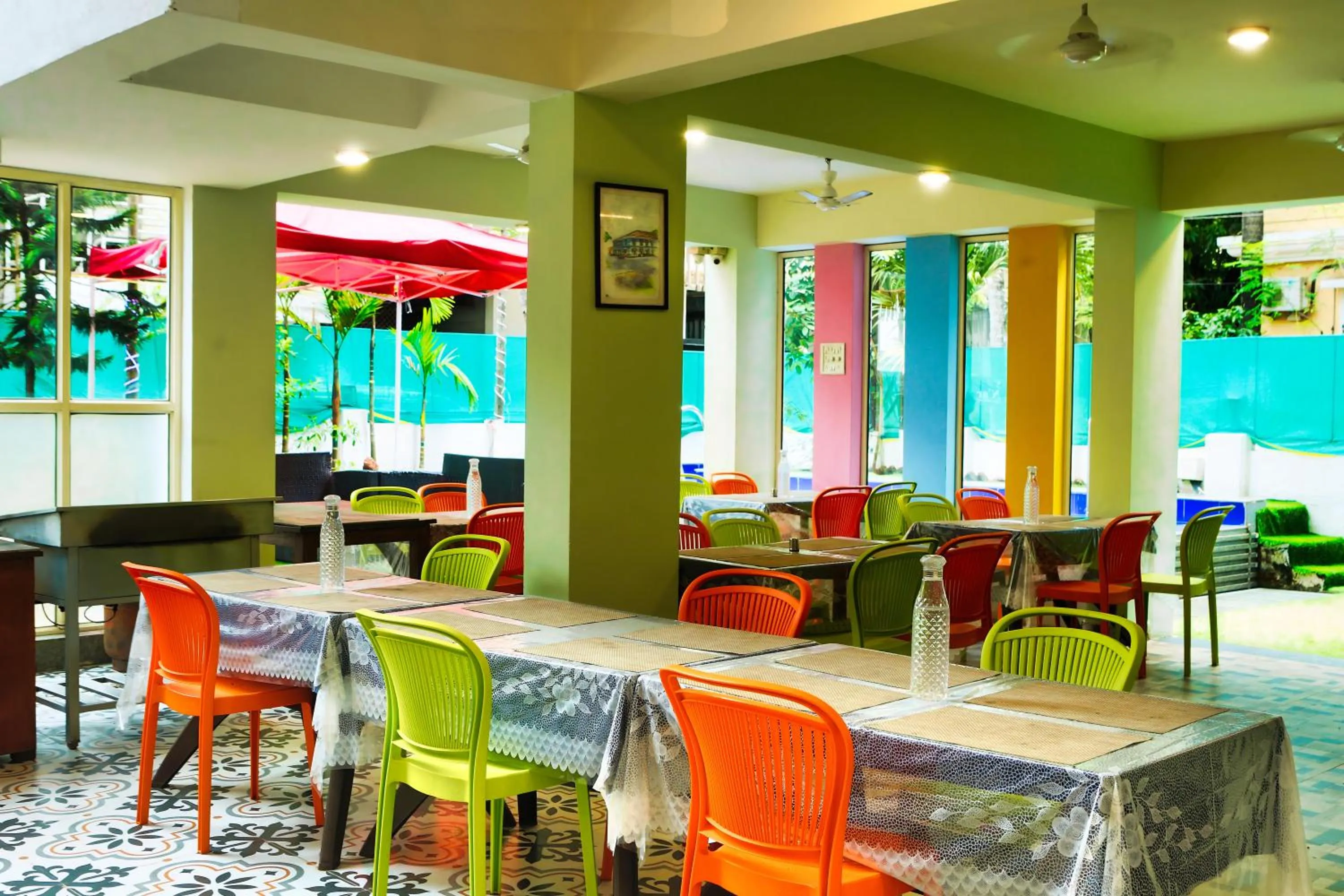 Restaurant/places to eat in Daksh Elite Candolim, Goa