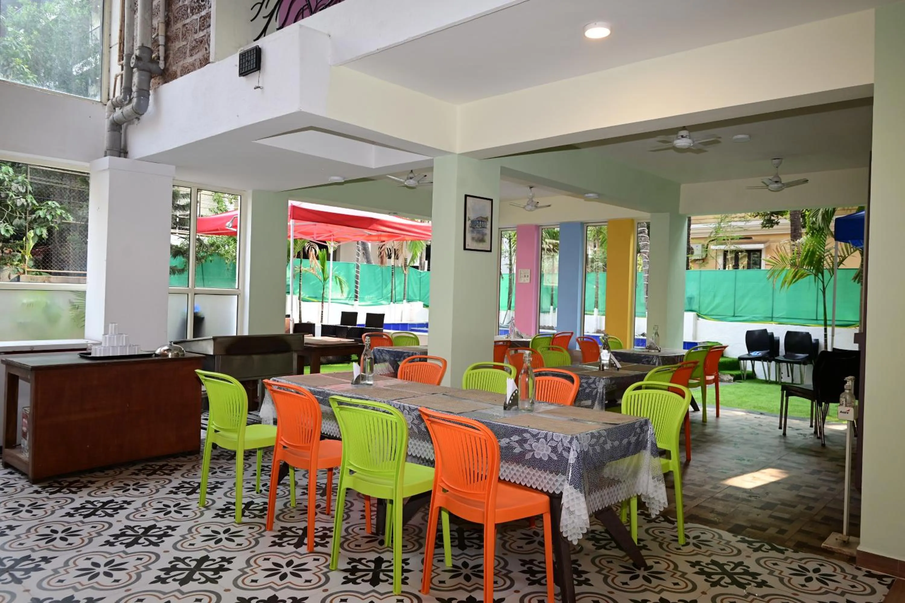 Restaurant/places to eat in Daksh Elite Candolim, Goa