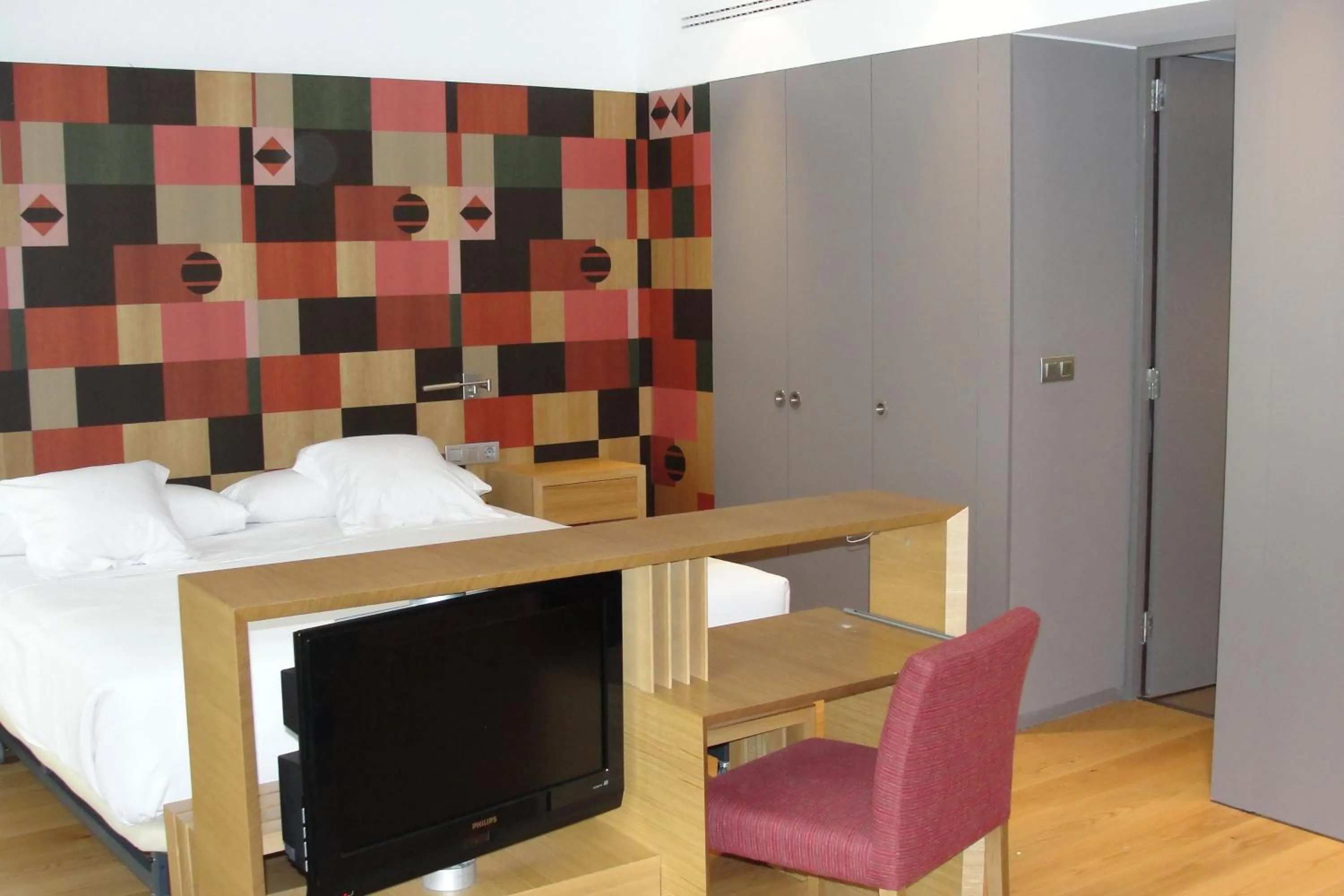 Photo of the whole room, Bed in Hotel Continental Balneario de Panticosa