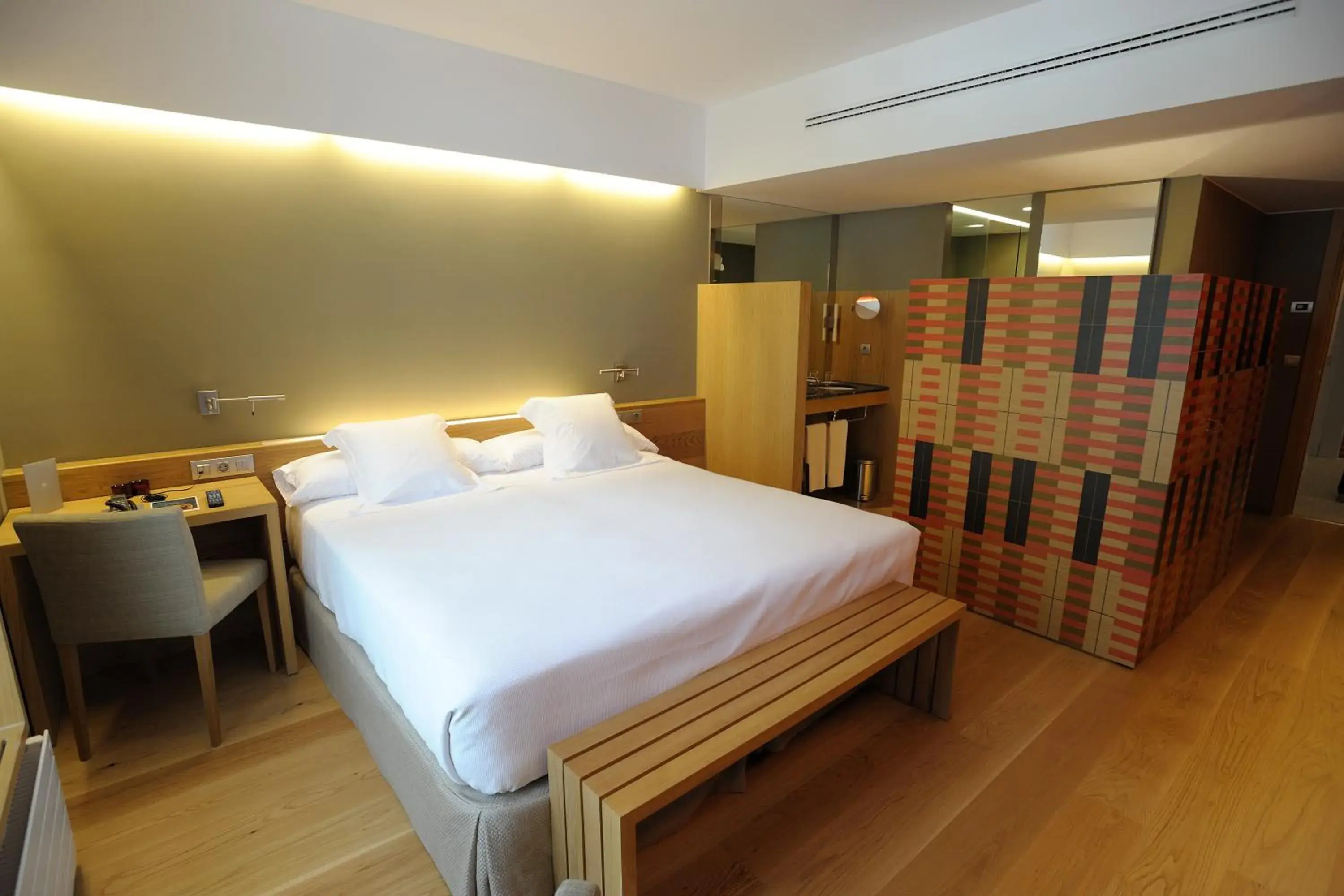 Two Connecting Double Rooms in Hotel Continental Balneario de Panticosa Two Connecting Double Rooms in Hotel Continental Balneario de Panticosa