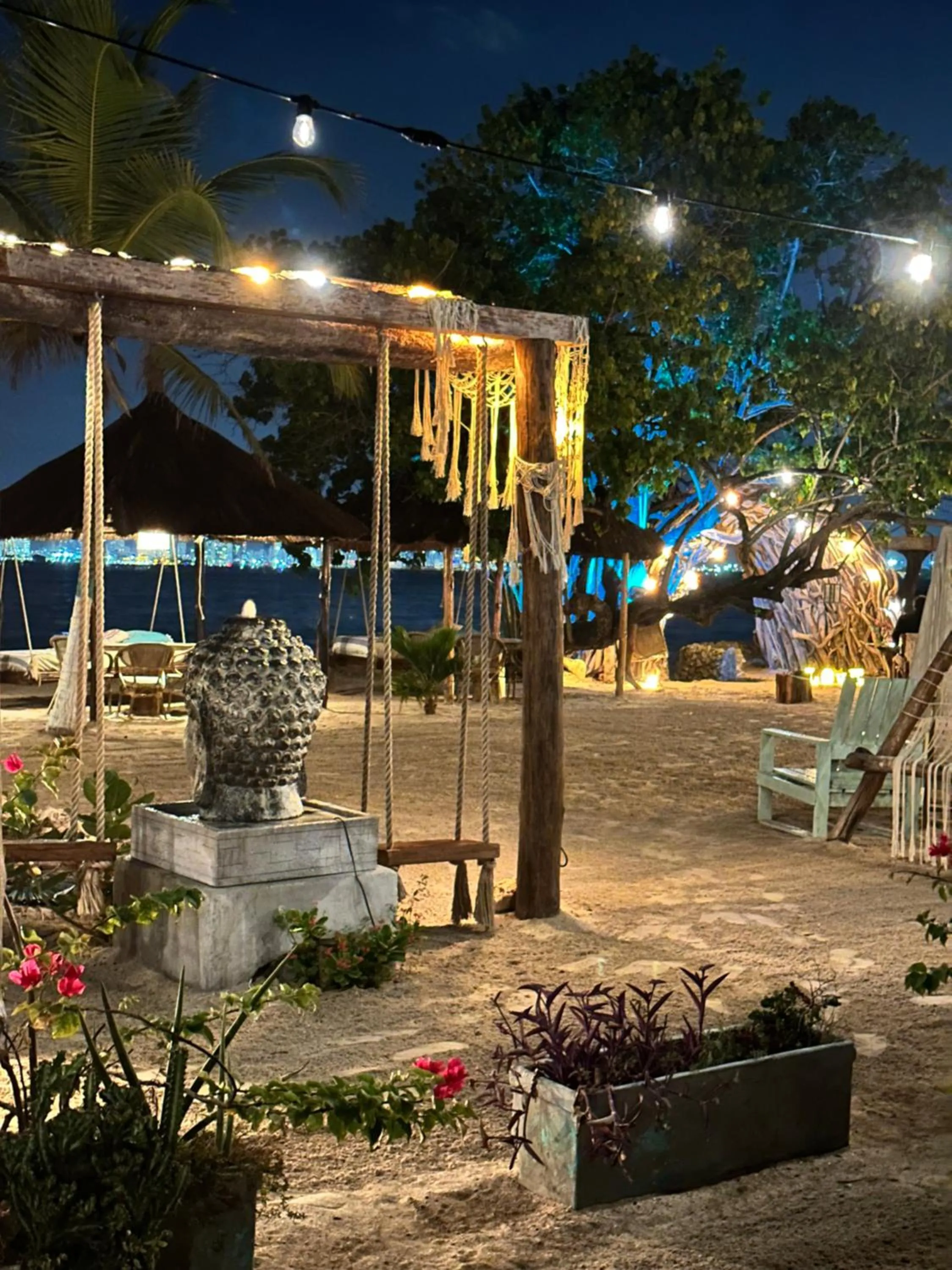 Restaurant/places to eat in Namaste Beach Club & Hotel