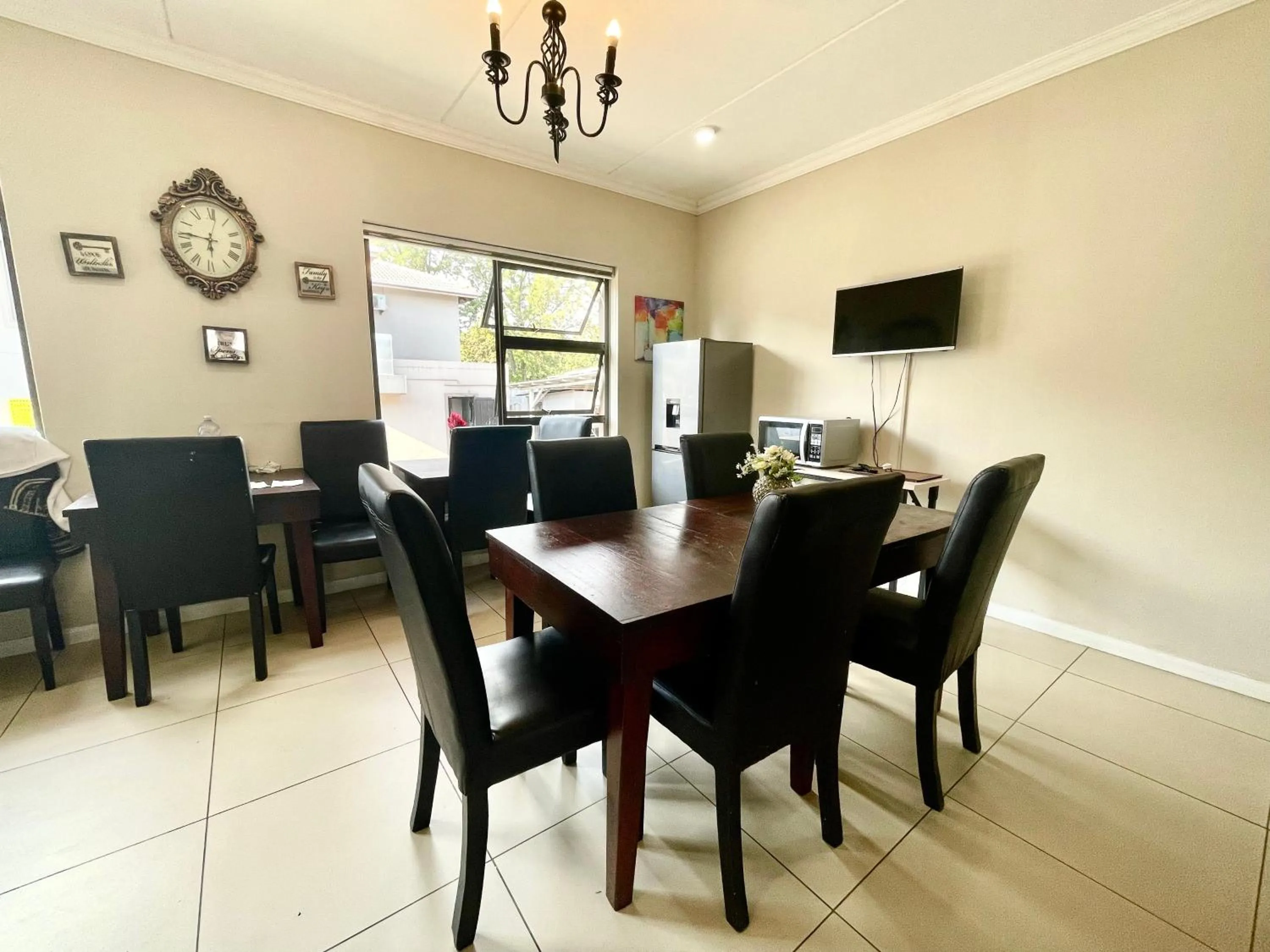 Azinnia Rivonia Guest House